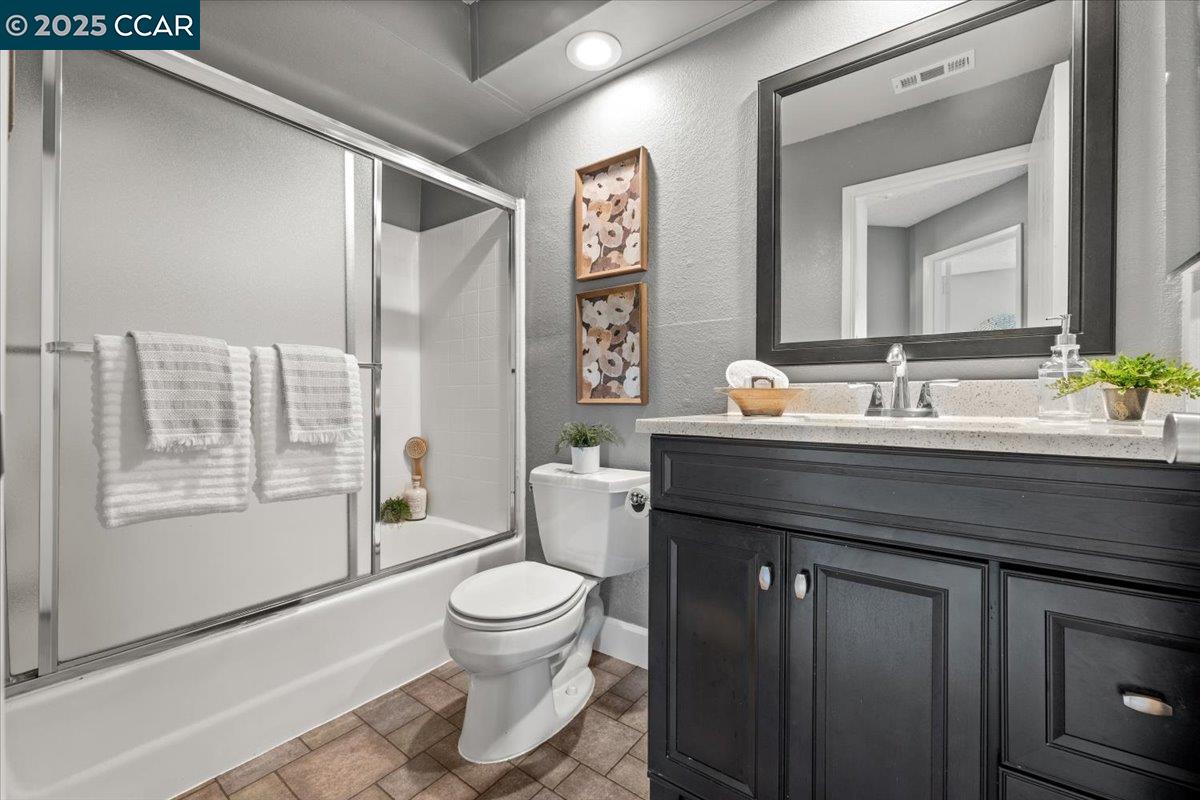 Detail Gallery Image 13 of 24 For 2597 Oak Rd, Walnut Creek,  CA 94597 - 2 Beds | 1 Baths