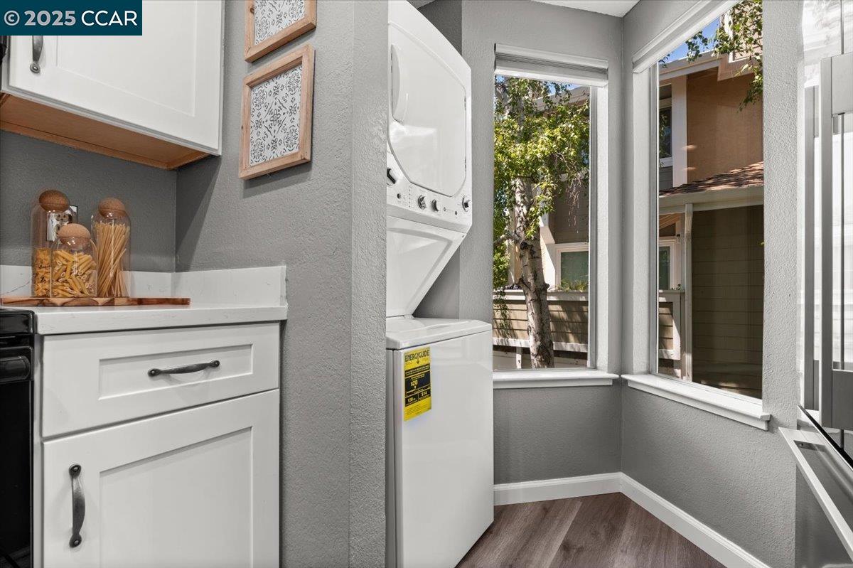 Detail Gallery Image 5 of 24 For 2597 Oak Rd, Walnut Creek,  CA 94597 - 2 Beds | 1 Baths