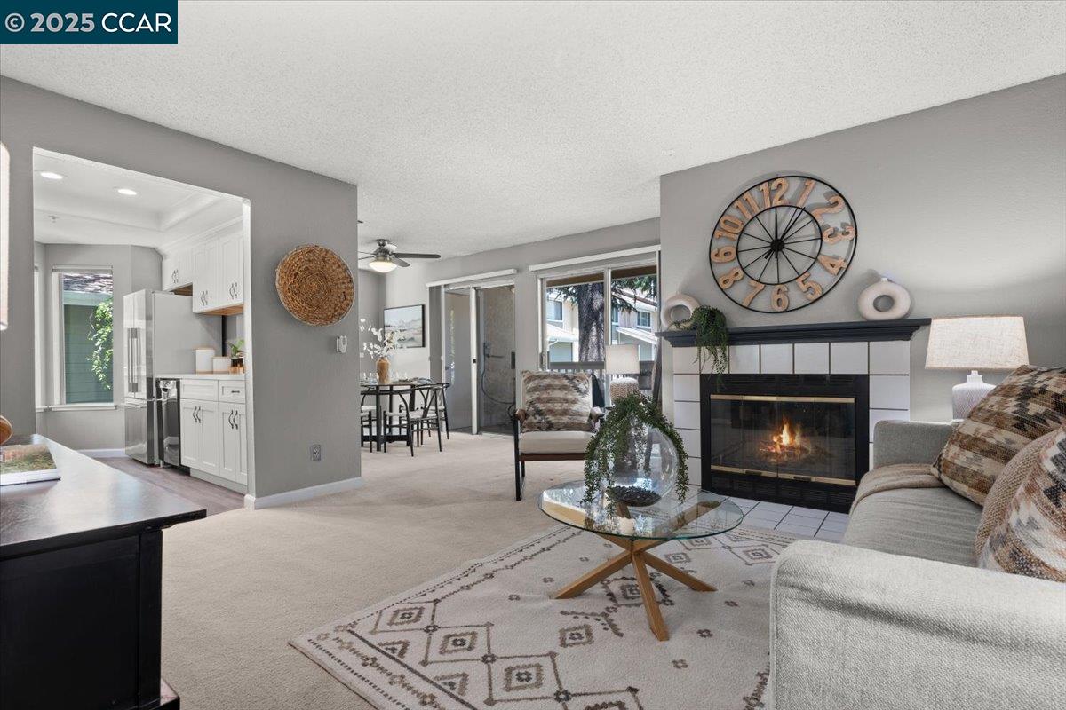 Detail Gallery Image 6 of 24 For 2597 Oak Rd, Walnut Creek,  CA 94597 - 2 Beds | 1 Baths