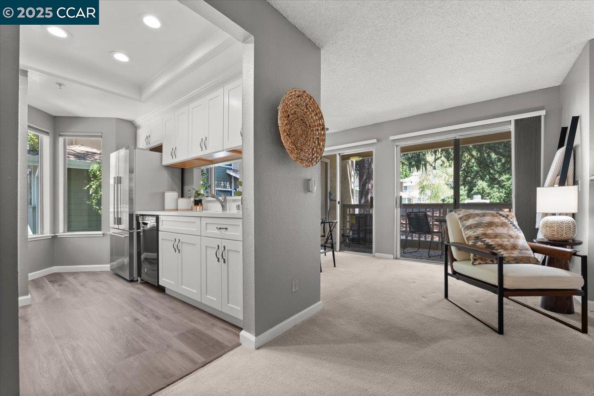Detail Gallery Image 9 of 24 For 2597 Oak Rd, Walnut Creek,  CA 94597 - 2 Beds | 1 Baths