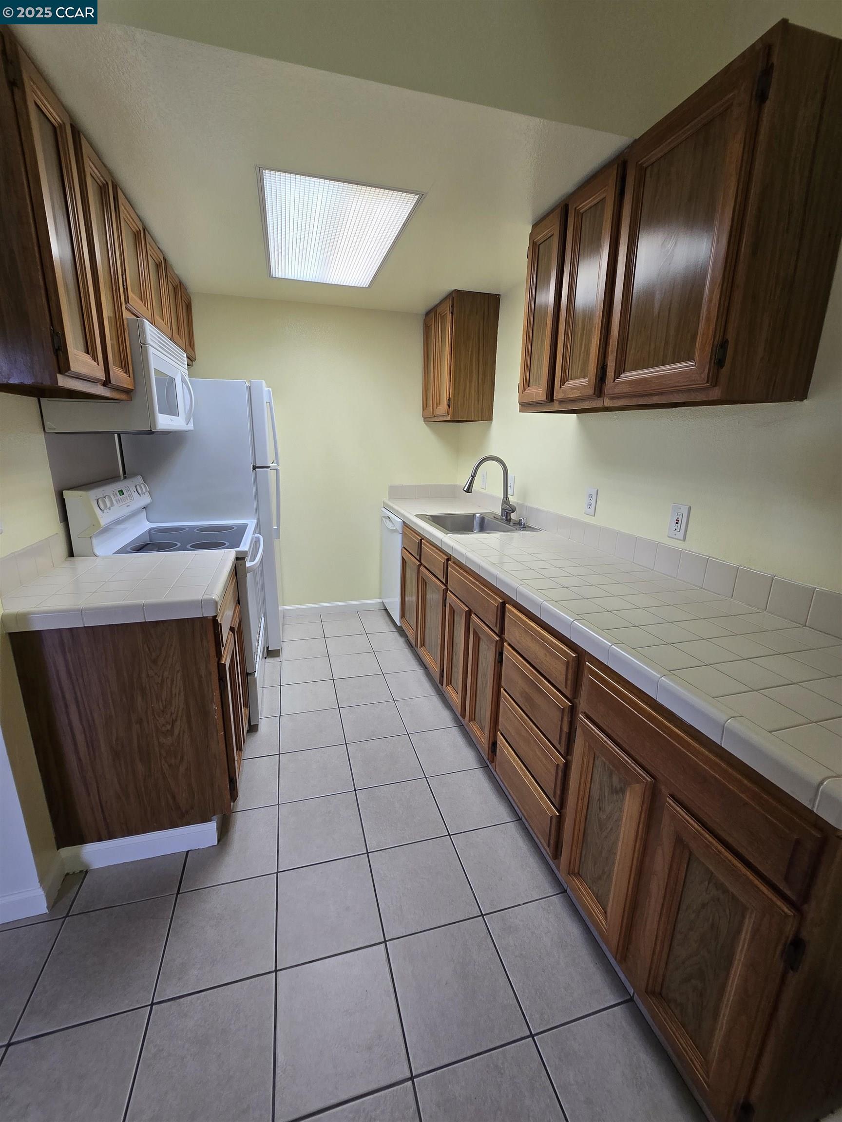 Detail Gallery Image 2 of 9 For 1520 S 55th, Richmond,  CA 94804 - 2 Beds | 1 Baths
