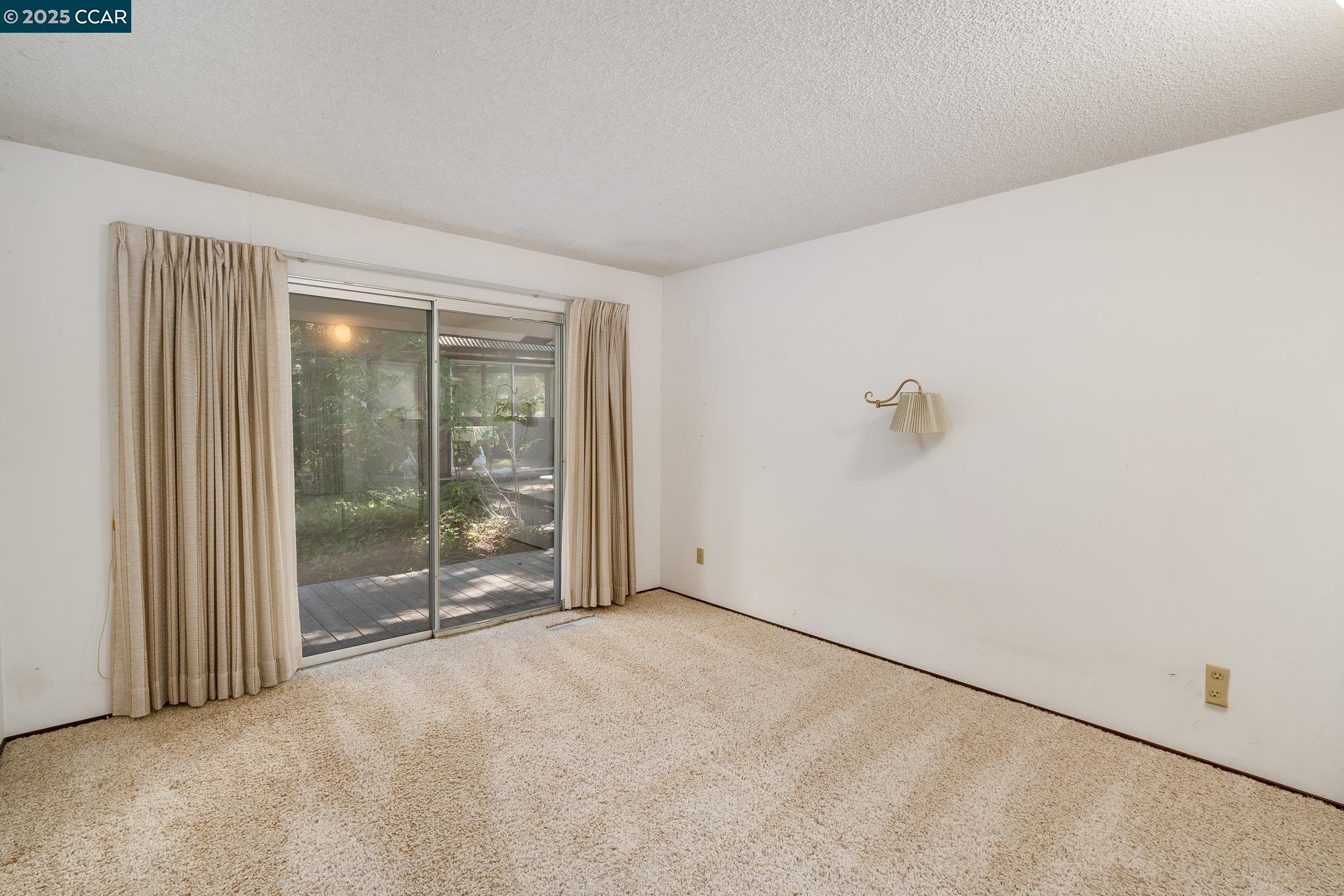 Detail Gallery Image 12 of 31 For 200 Lark Ln, Alamo,  CA 94507 - 3 Beds | 3 Baths