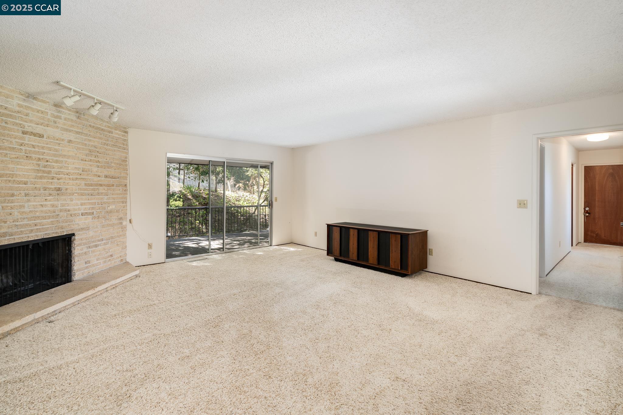 Detail Gallery Image 3 of 31 For 200 Lark Ln, Alamo,  CA 94507 - 3 Beds | 3 Baths