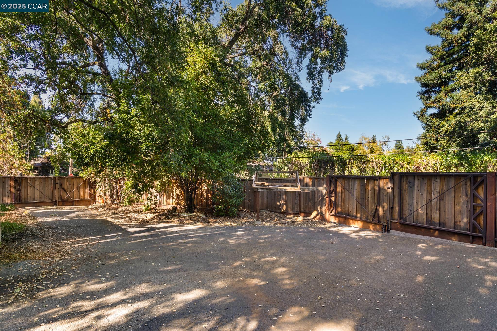 Detail Gallery Image 20 of 31 For 200 Lark Ln, Alamo,  CA 94507 - 3 Beds | 3 Baths
