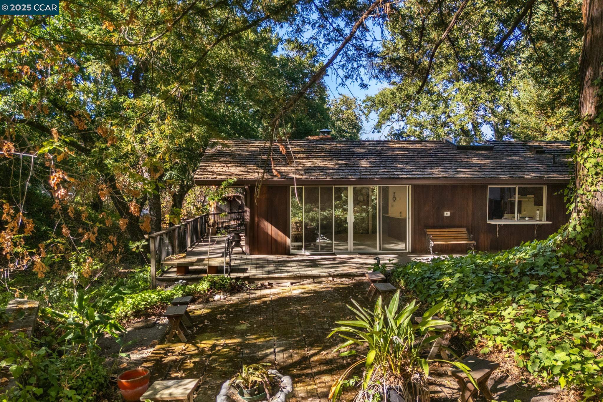 Detail Gallery Image 25 of 31 For 200 Lark Ln, Alamo,  CA 94507 - 3 Beds | 3 Baths