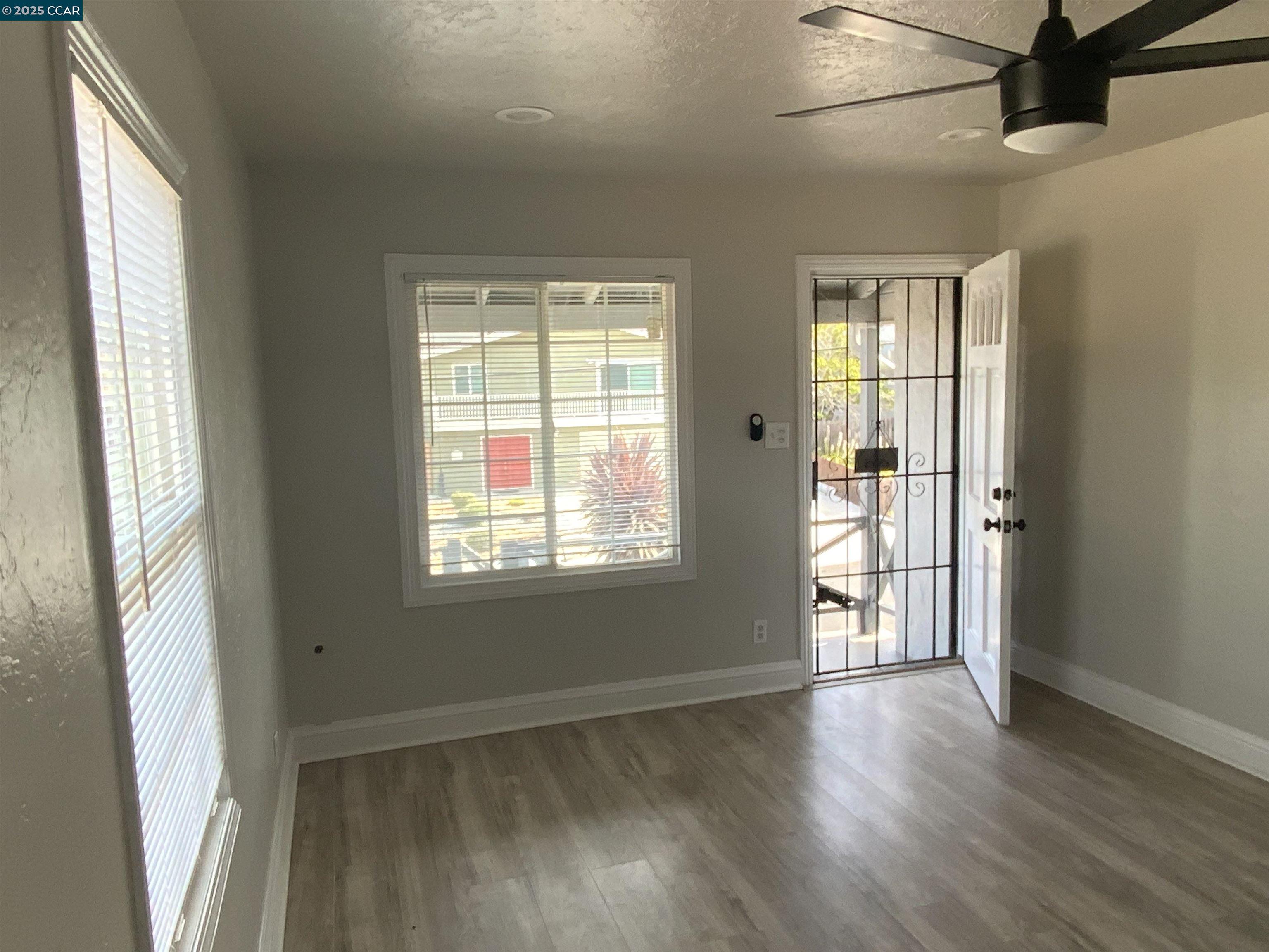 Detail Gallery Image 4 of 21 For 1121 3rd St, Rodeo,  CA 94572 - 2 Beds | 1 Baths