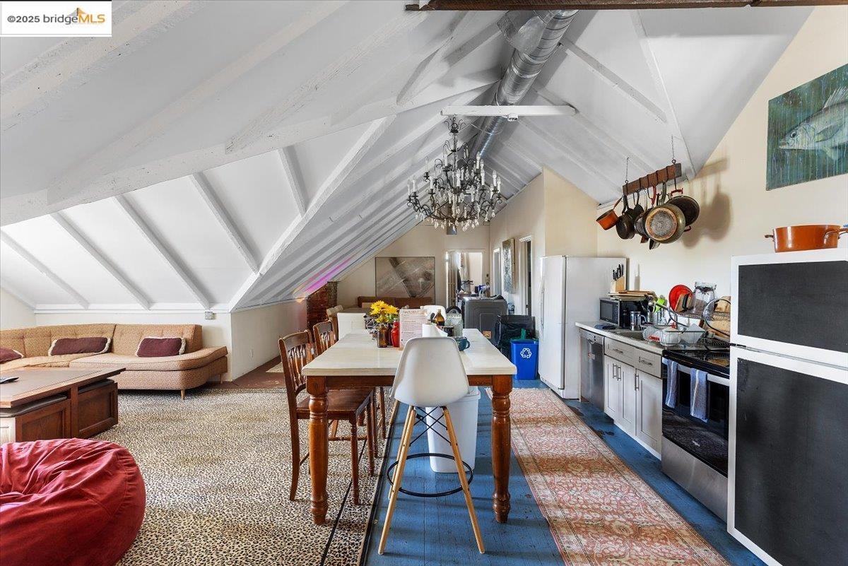 Detail Gallery Image 13 of 23 For 1218 E 21st St, Oakland,  CA 94606 - 19 Beds | 9 Baths