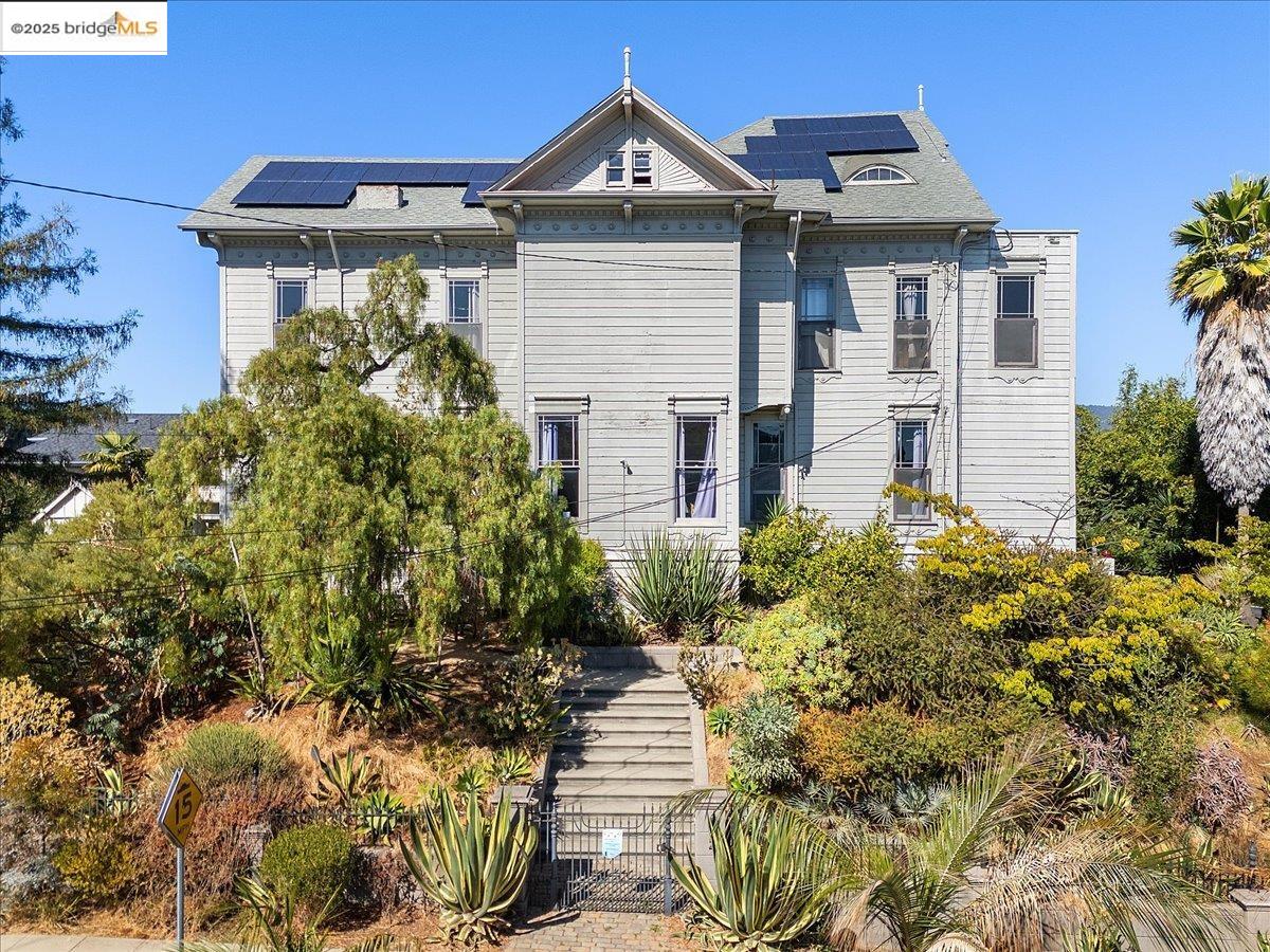 Detail Gallery Image 14 of 23 For 1218 E 21st St, Oakland,  CA 94606 - 19 Beds | 9 Baths