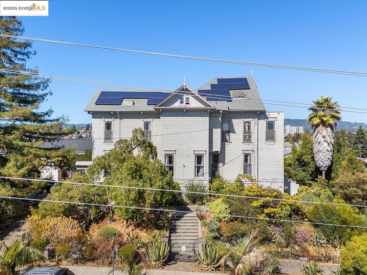 Detail Gallery Image 17 of 23 For 1218 E 21st St, Oakland,  CA 94606 - 19 Beds | 9 Baths