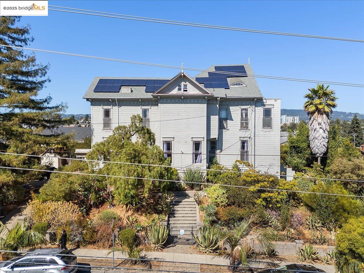Detail Gallery Image 18 of 23 For 1218 E 21st St, Oakland,  CA 94606 - 19 Beds | 9 Baths