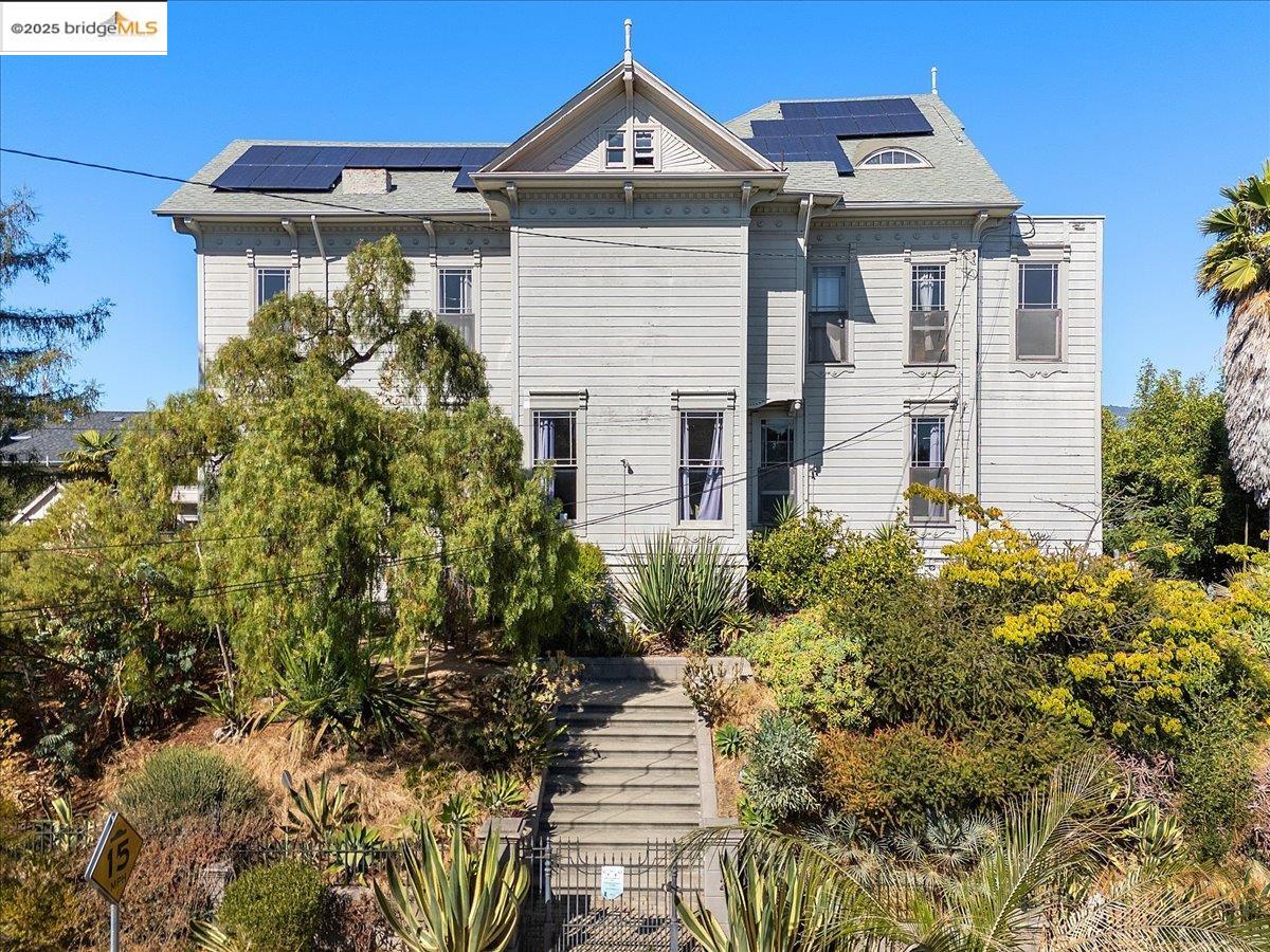 Detail Gallery Image 19 of 23 For 1218 E 21st St, Oakland,  CA 94606 - 19 Beds | 9 Baths