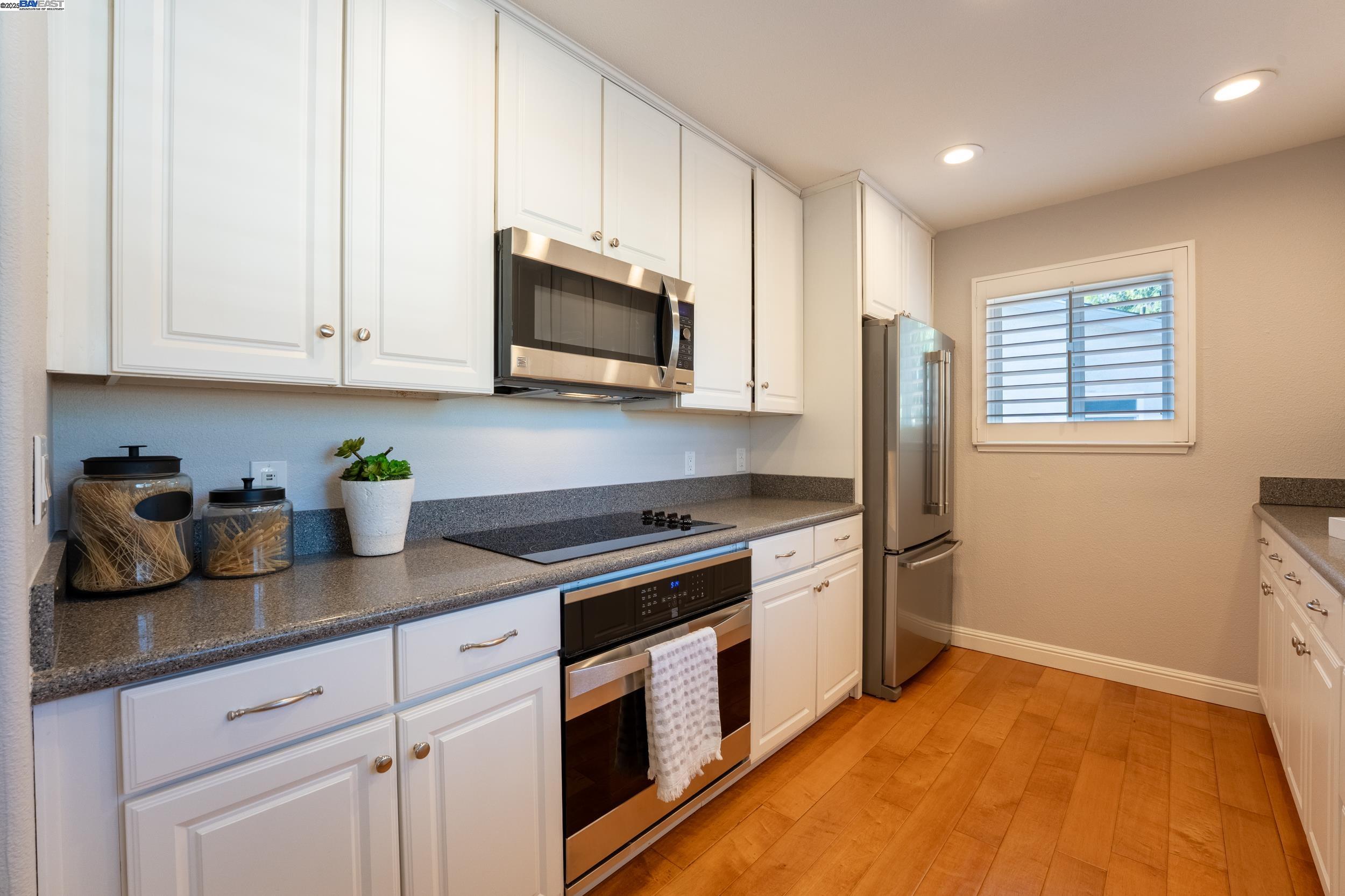 Detail Gallery Image 11 of 28 For 1376 Vintner Way, Pleasanton,  CA 94566 - 3 Beds | 2 Baths