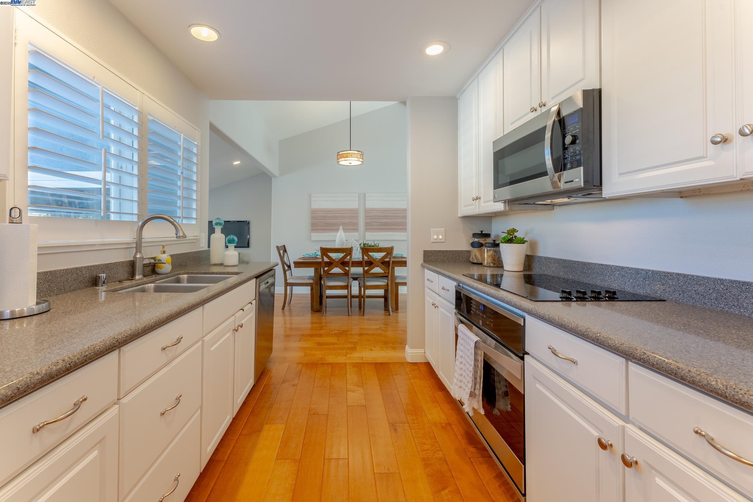 Detail Gallery Image 10 of 28 For 1376 Vintner Way, Pleasanton,  CA 94566 - 3 Beds | 2 Baths