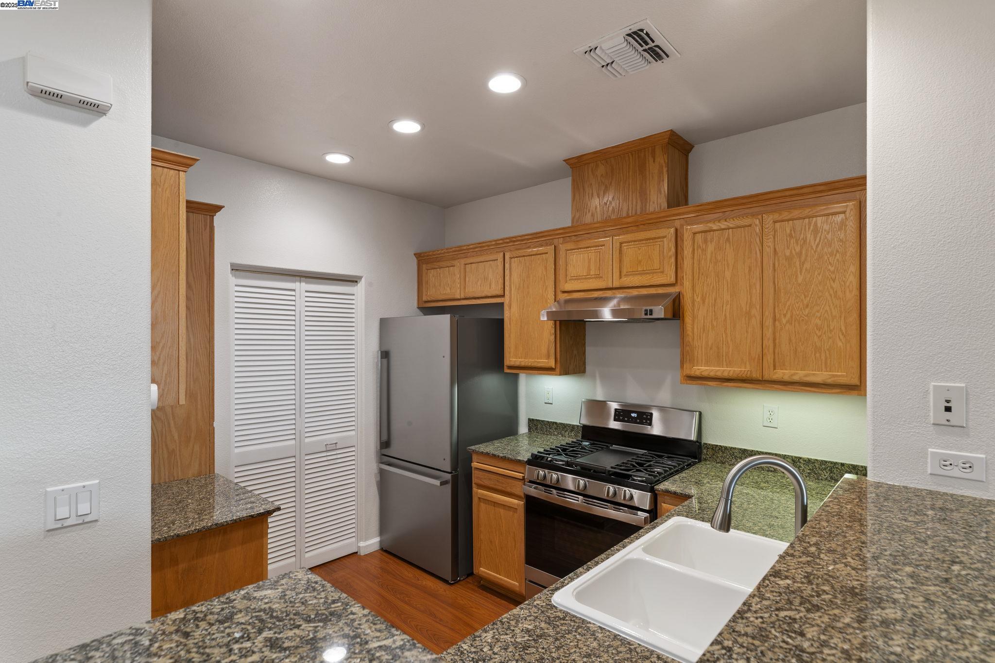 Detail Gallery Image 11 of 33 For 3240 Maguire Way #103,  Dublin,  CA 94568 - 1 Beds | 1 Baths