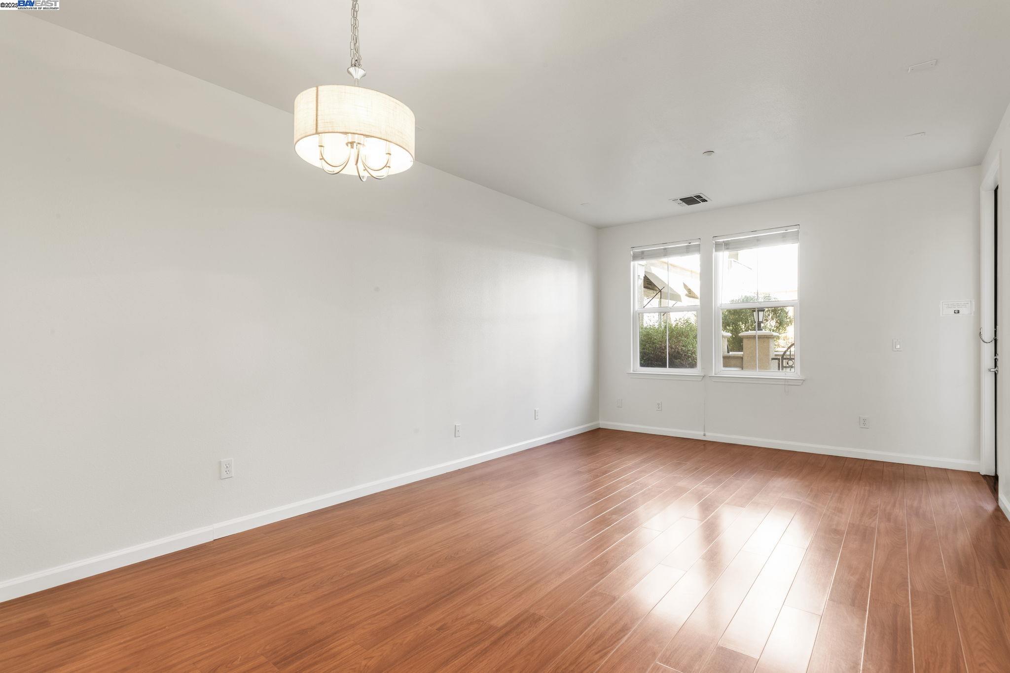 Detail Gallery Image 3 of 33 For 3240 Maguire Way #103,  Dublin,  CA 94568 - 1 Beds | 1 Baths