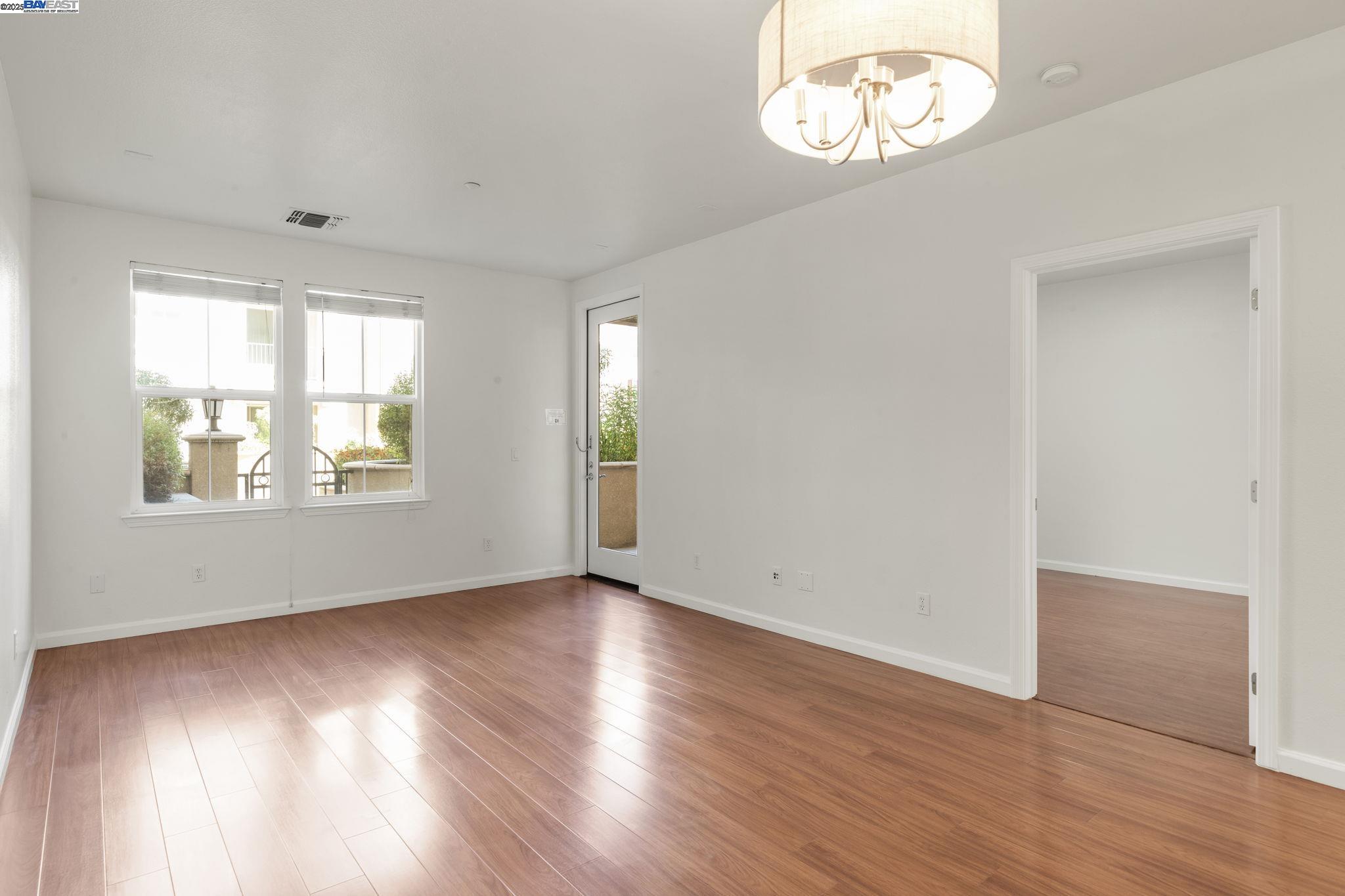 Detail Gallery Image 4 of 33 For 3240 Maguire Way #103,  Dublin,  CA 94568 - 1 Beds | 1 Baths