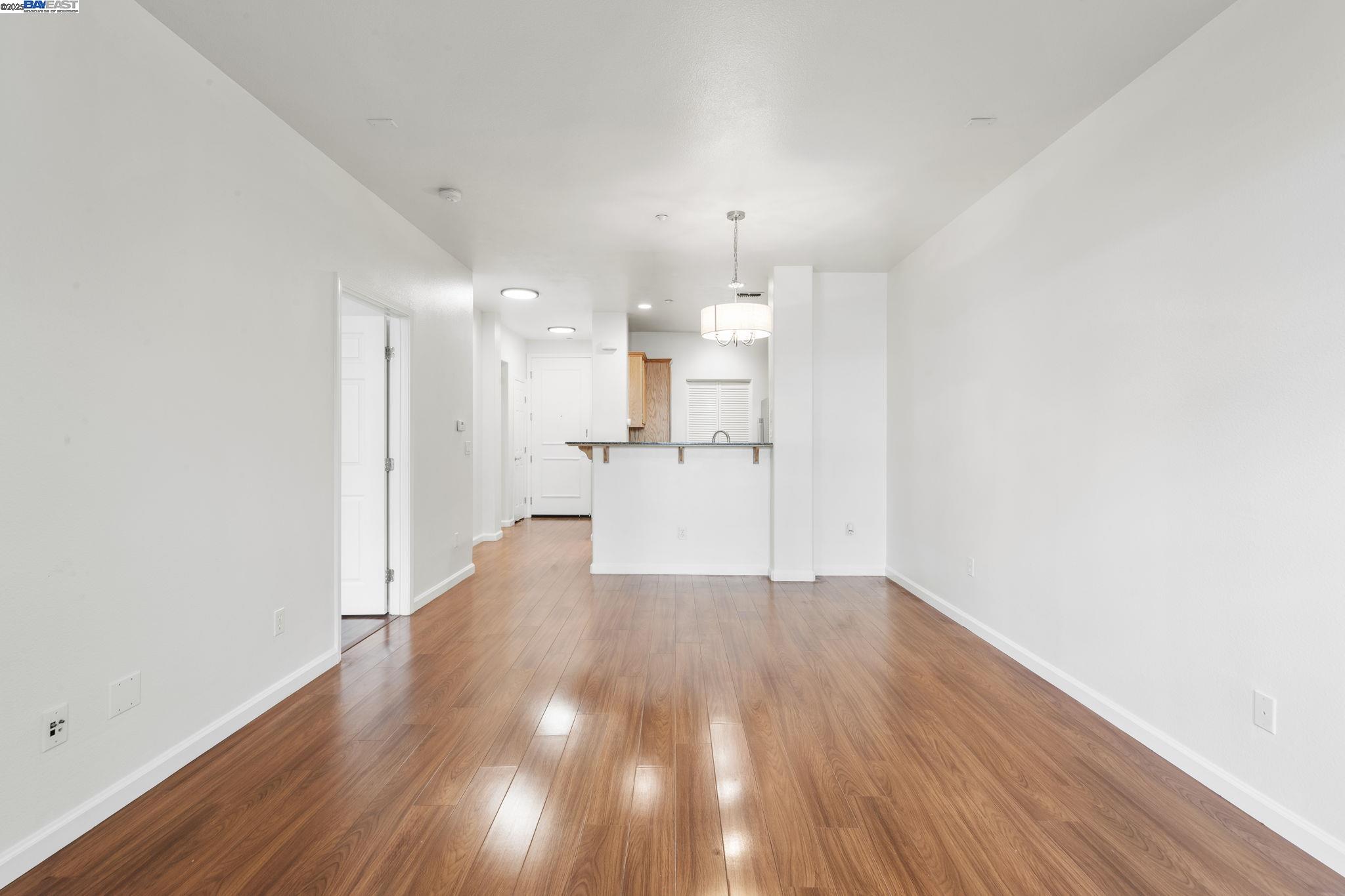 Detail Gallery Image 5 of 33 For 3240 Maguire Way #103,  Dublin,  CA 94568 - 1 Beds | 1 Baths