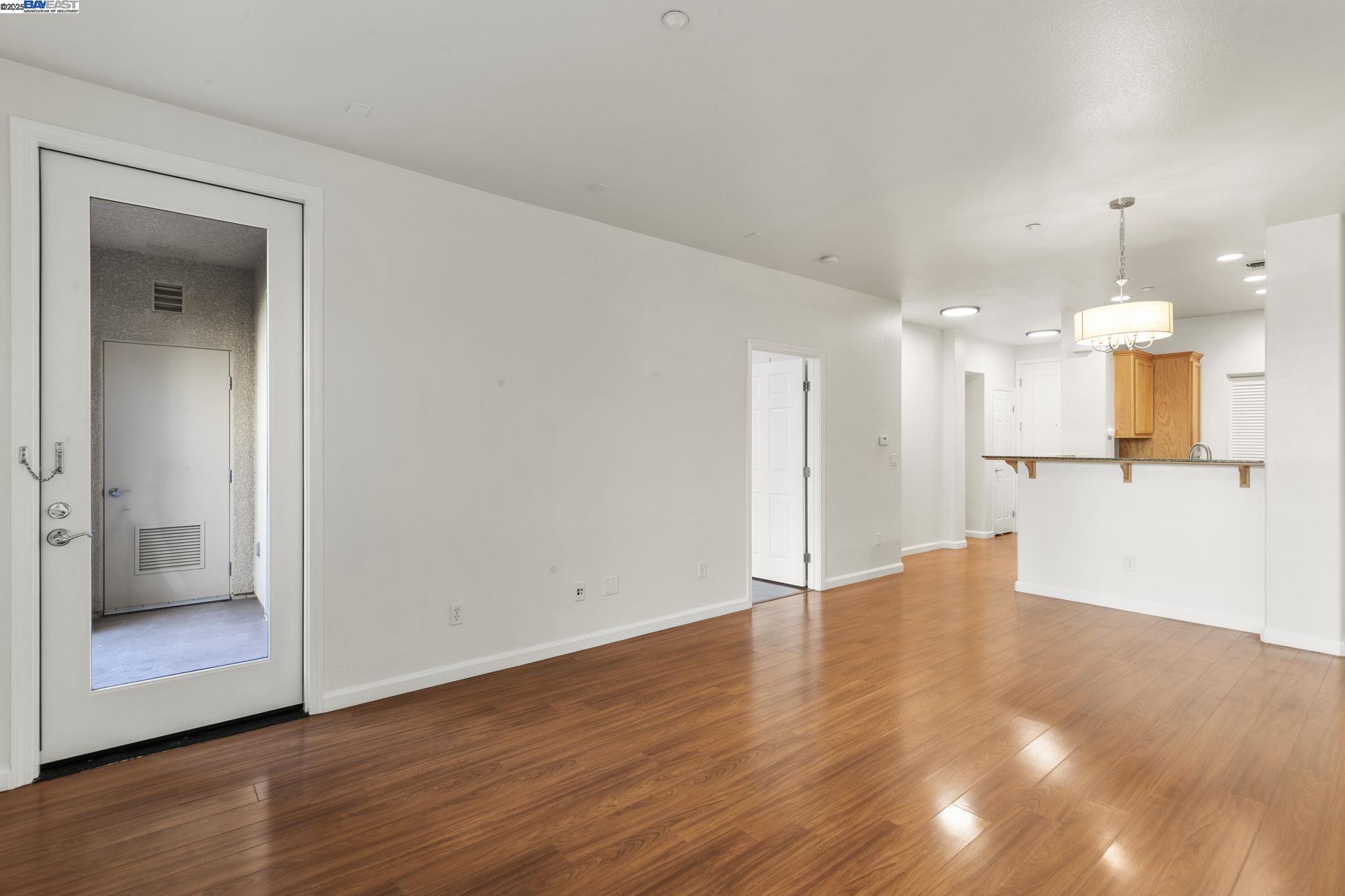 Detail Gallery Image 7 of 33 For 3240 Maguire Way #103,  Dublin,  CA 94568 - 1 Beds | 1 Baths