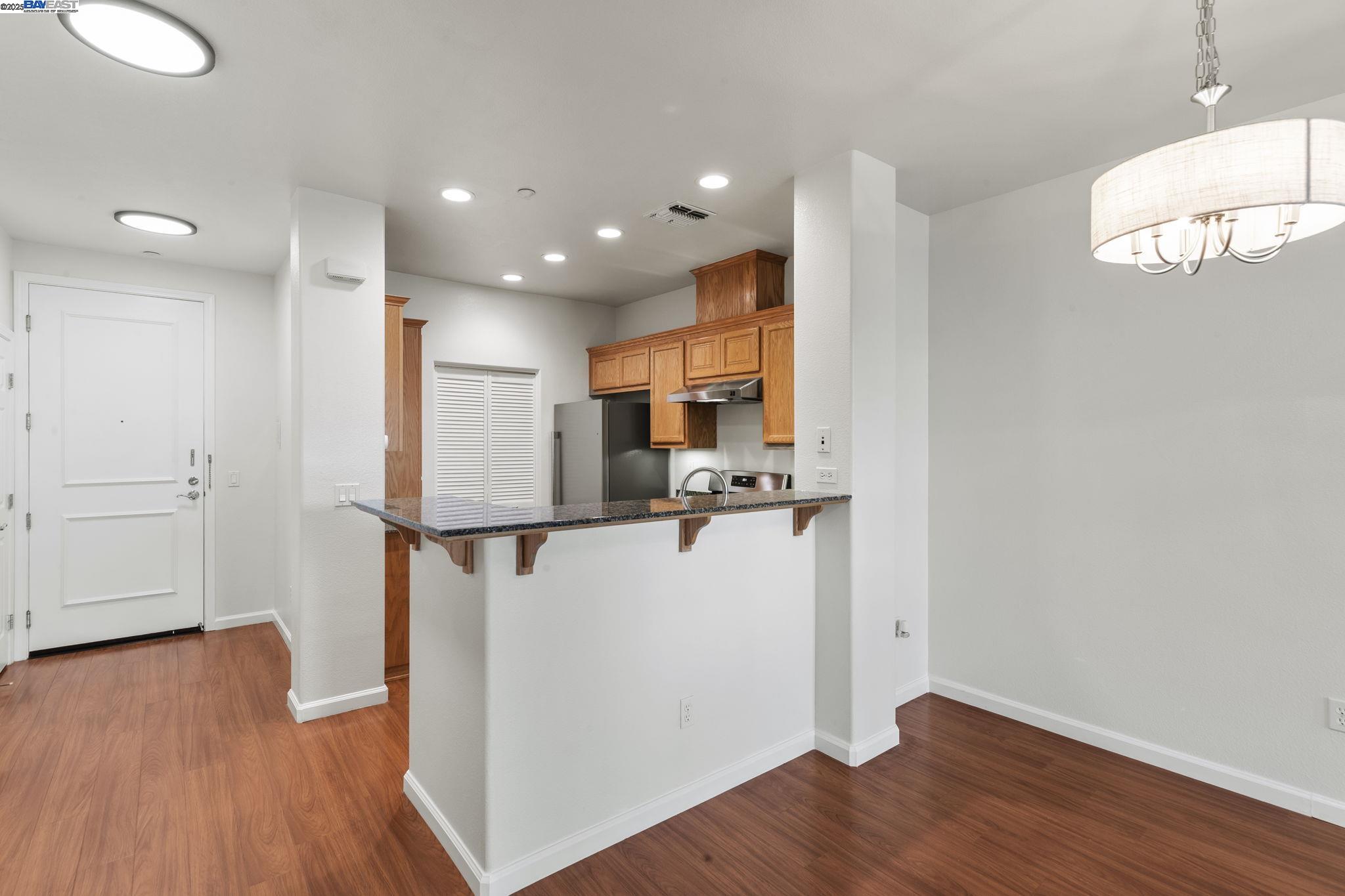 Detail Gallery Image 9 of 33 For 3240 Maguire Way #103,  Dublin,  CA 94568 - 1 Beds | 1 Baths