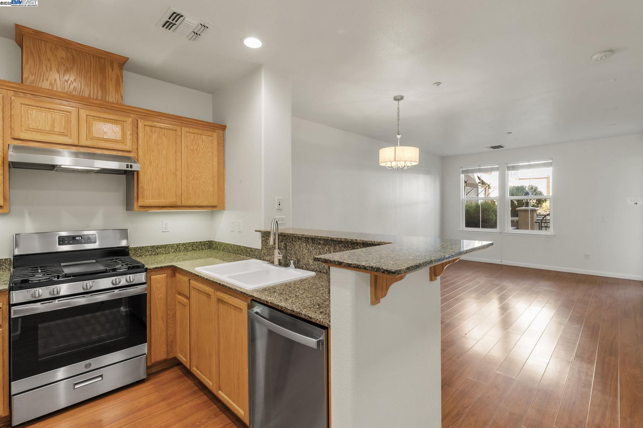 Detail Gallery Image 10 of 33 For 3240 Maguire Way #103,  Dublin,  CA 94568 - 1 Beds | 1 Baths