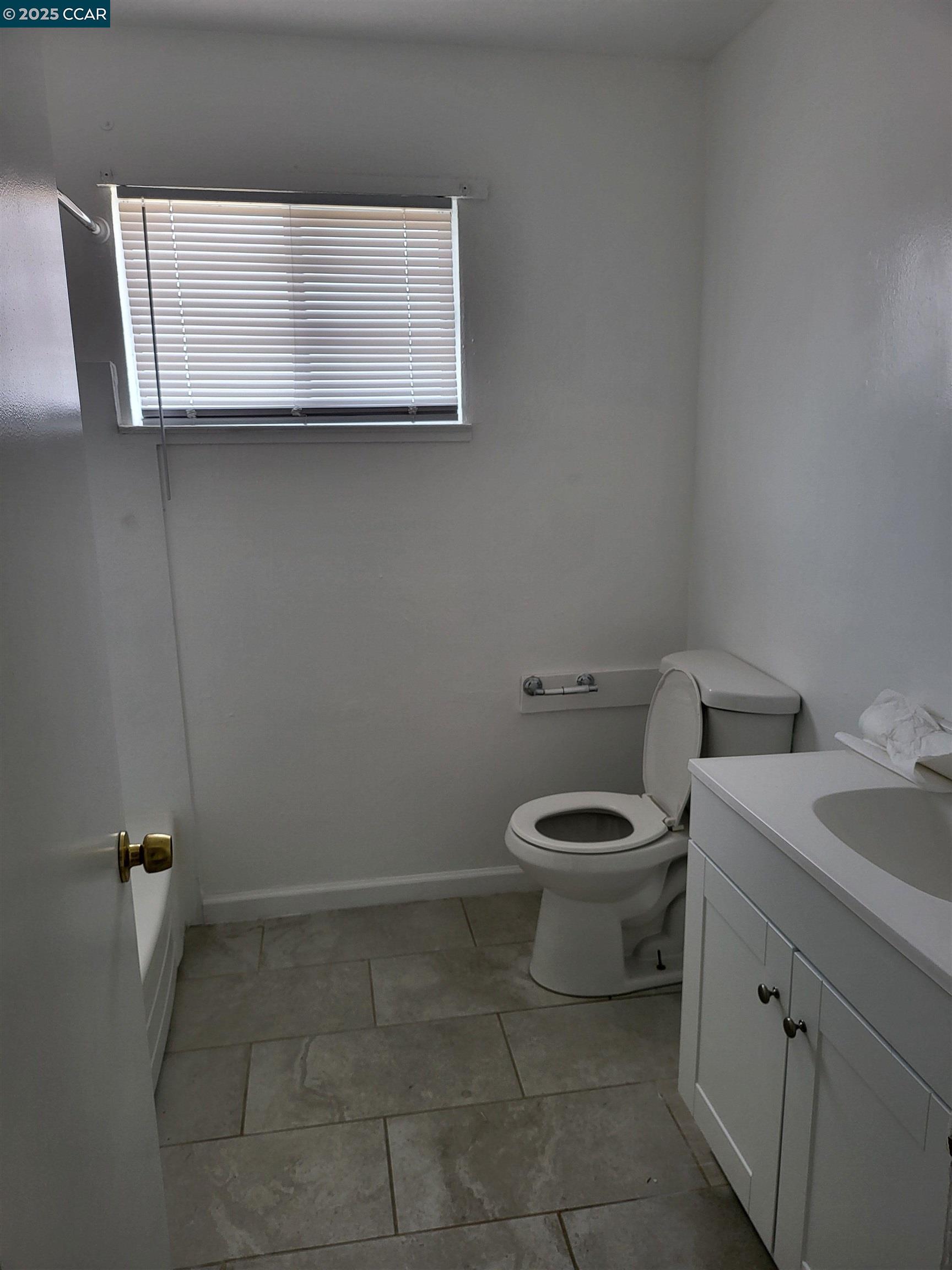 Detail Gallery Image 6 of 8 For 418 C Street, Richmond,  CA 94801 - 1 Beds | 1 Baths