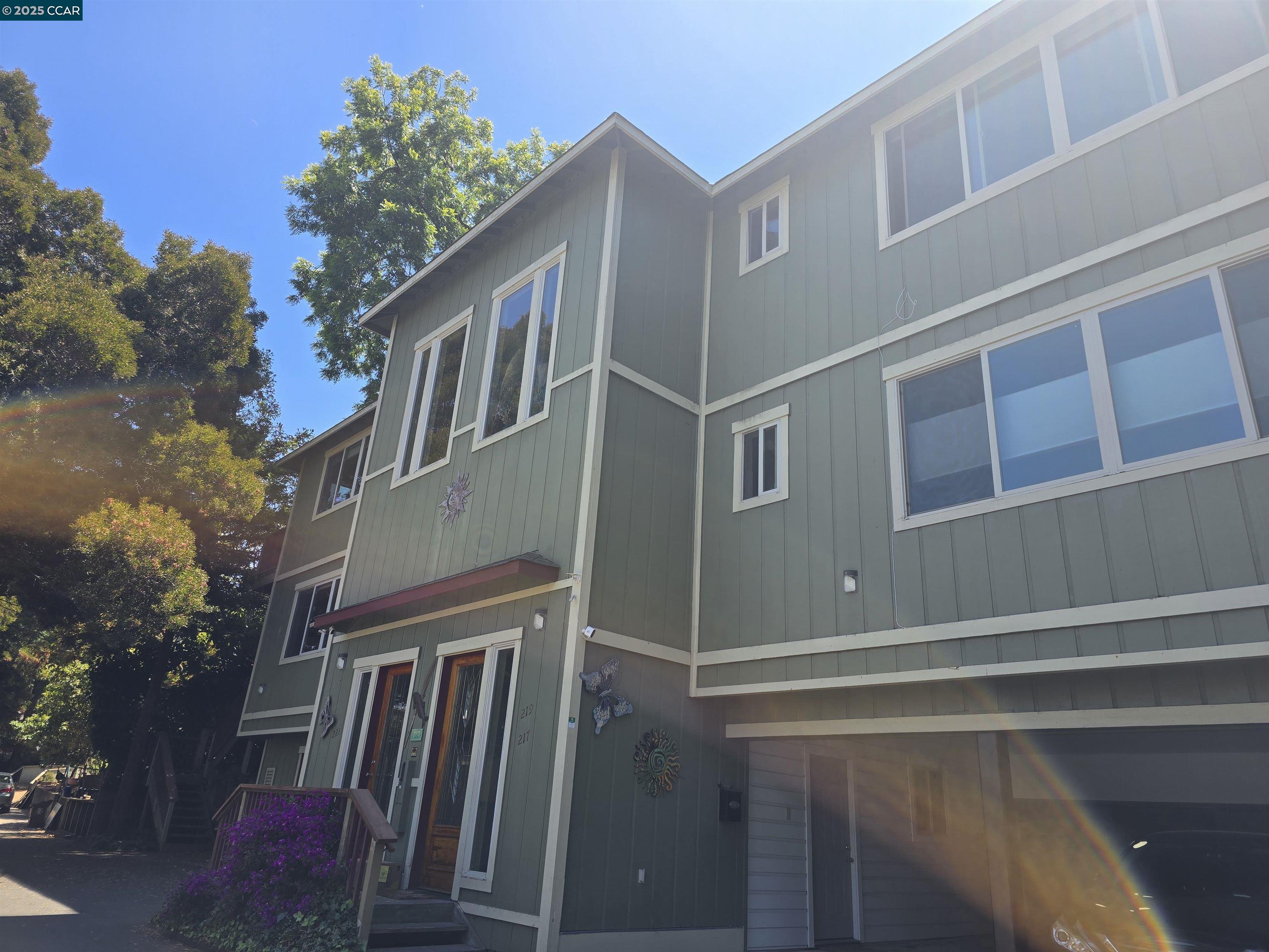Detail Gallery Image 1 of 8 For 219 Clarence Street, Richmond,  CA 94801 - 2 Beds | 1 Baths