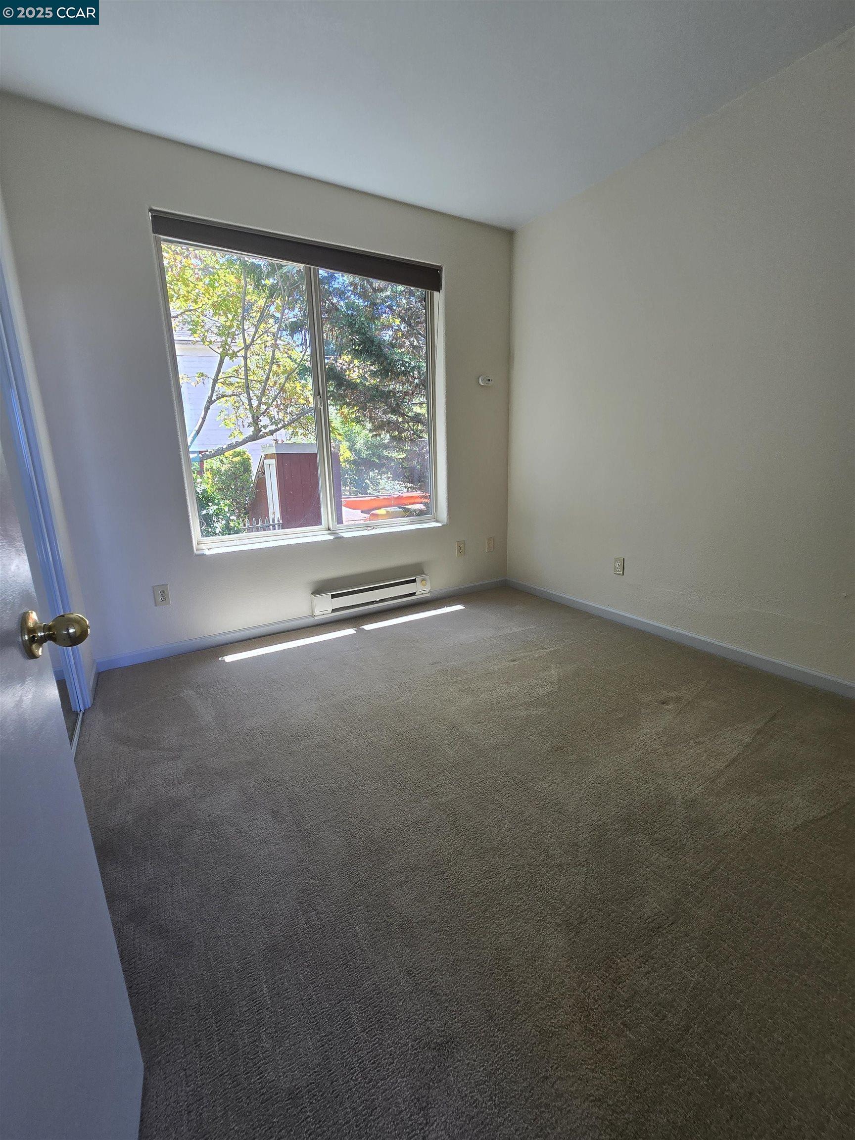 Detail Gallery Image 4 of 8 For 219 Clarence Street, Richmond,  CA 94801 - 2 Beds | 1 Baths