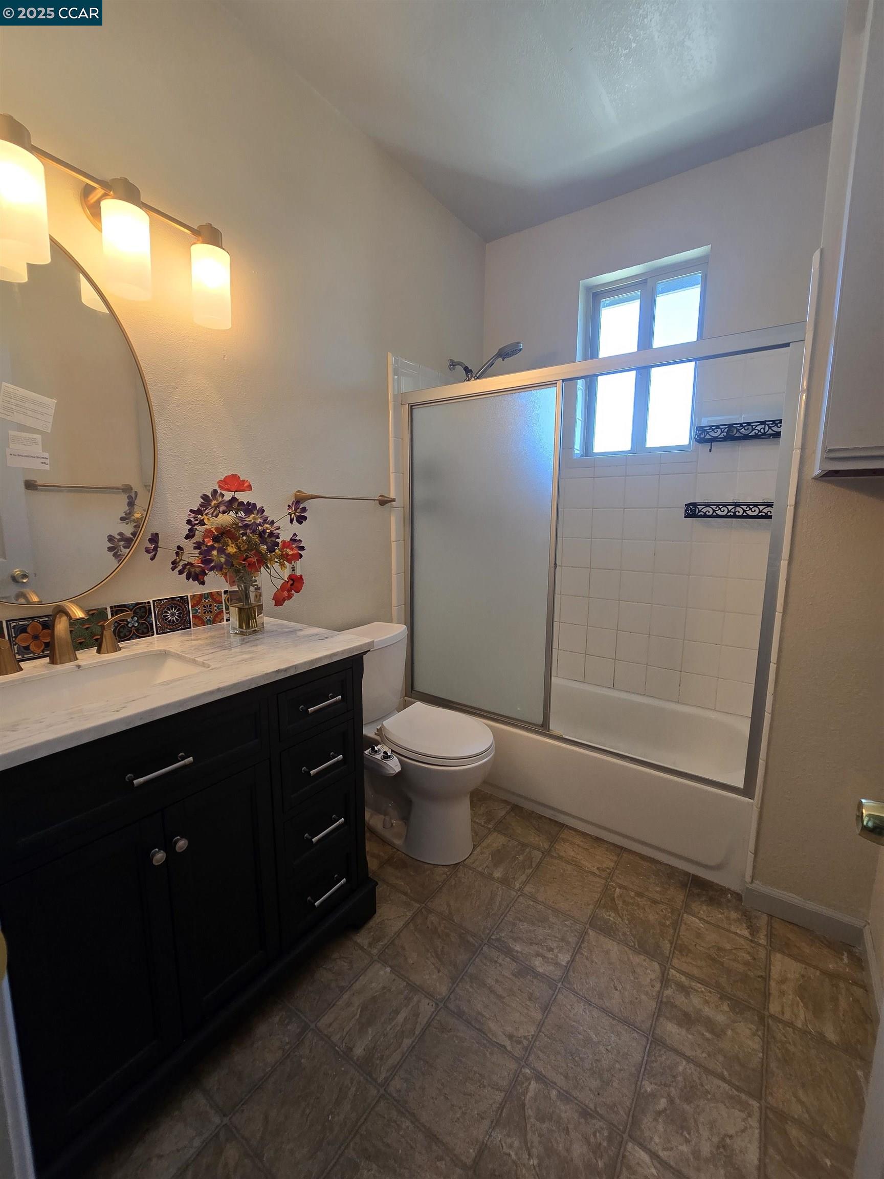 Detail Gallery Image 5 of 8 For 219 Clarence Street, Richmond,  CA 94801 - 2 Beds | 1 Baths