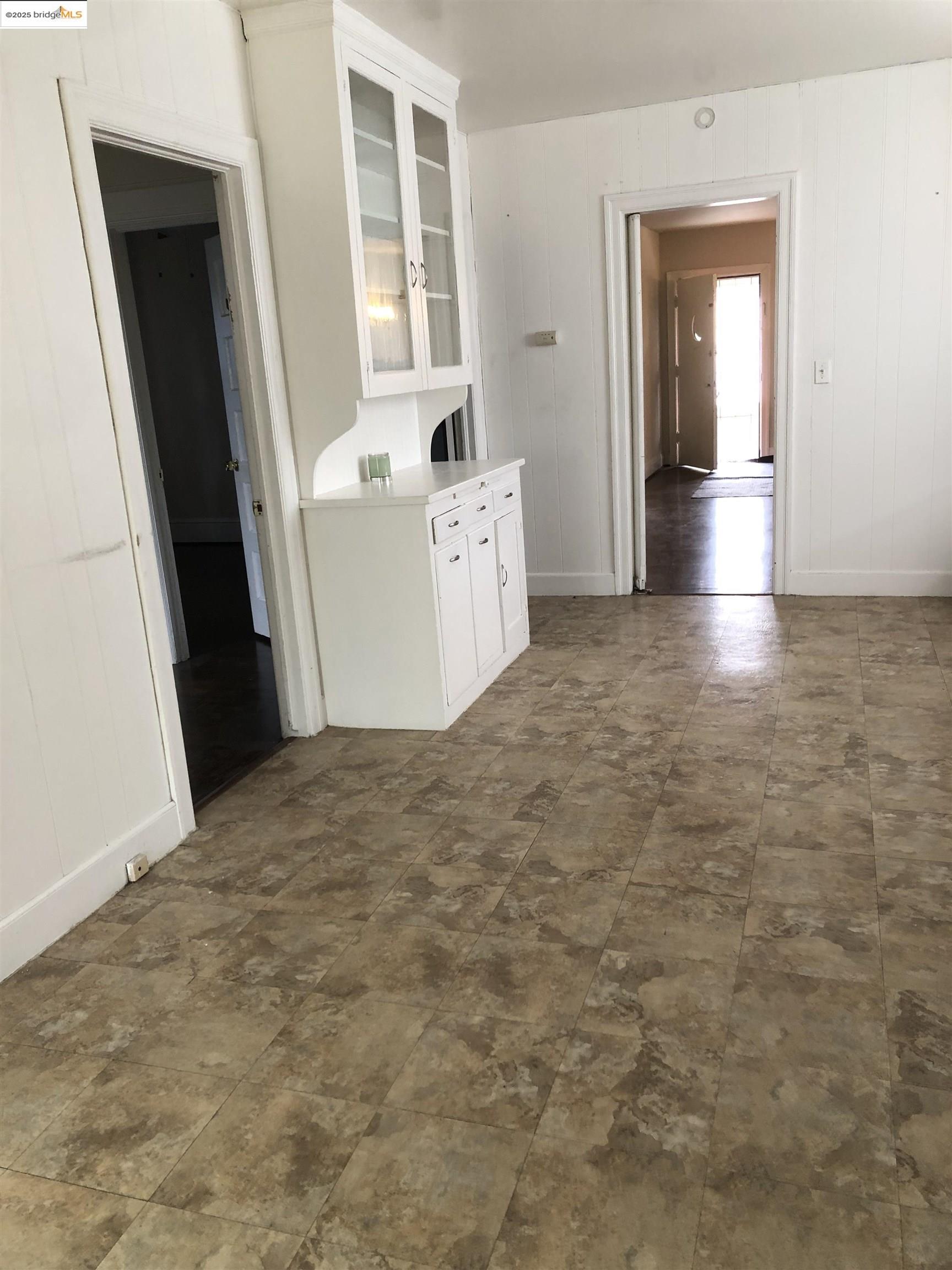 Detail Gallery Image 4 of 5 For 3527 Suter St, Oakland,  CA 94619 - 3 Beds | 1 Baths