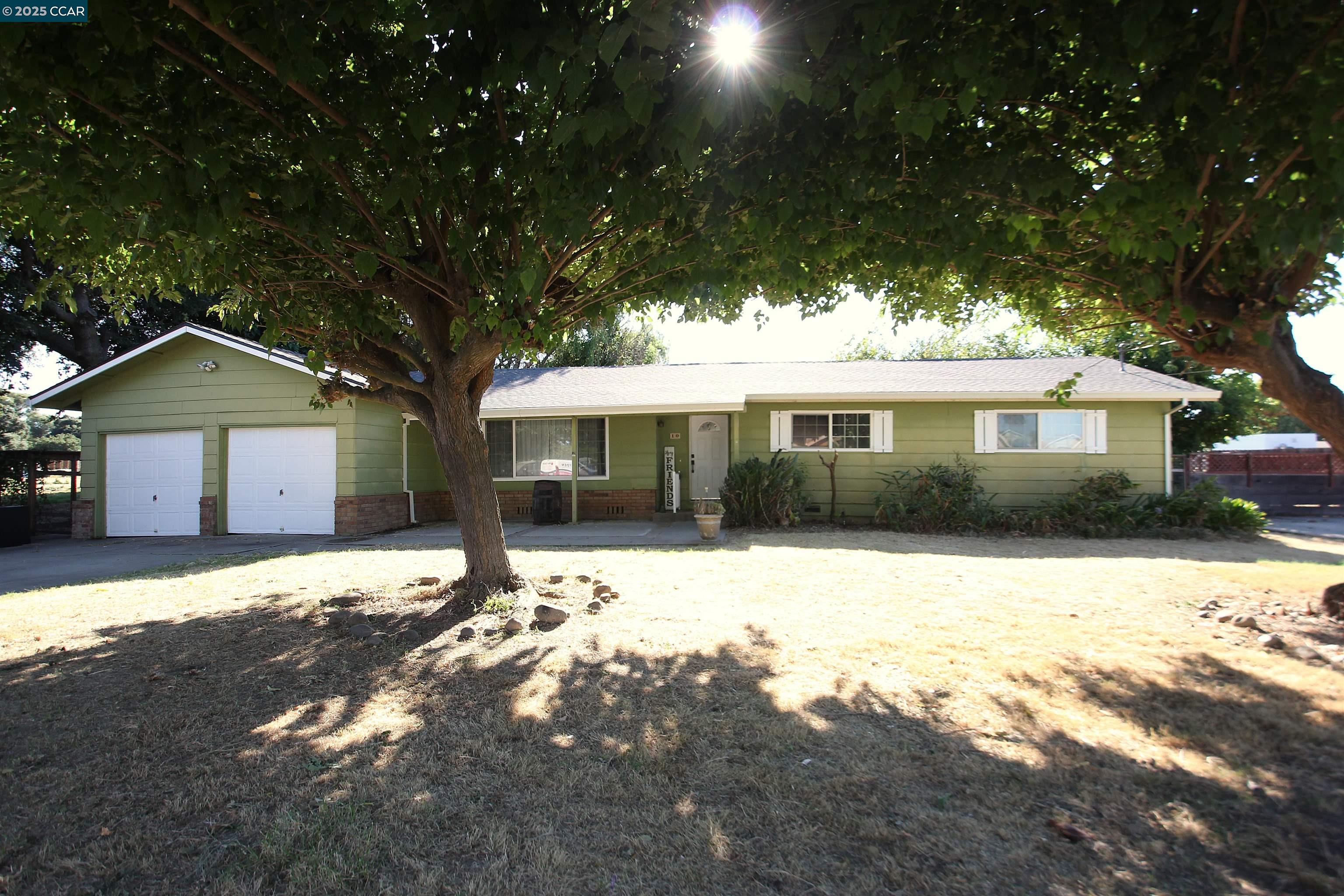 Detail Gallery Image 1 of 23 For 10 School St, Isleton,  CA 95641 - 3 Beds | 2 Baths
