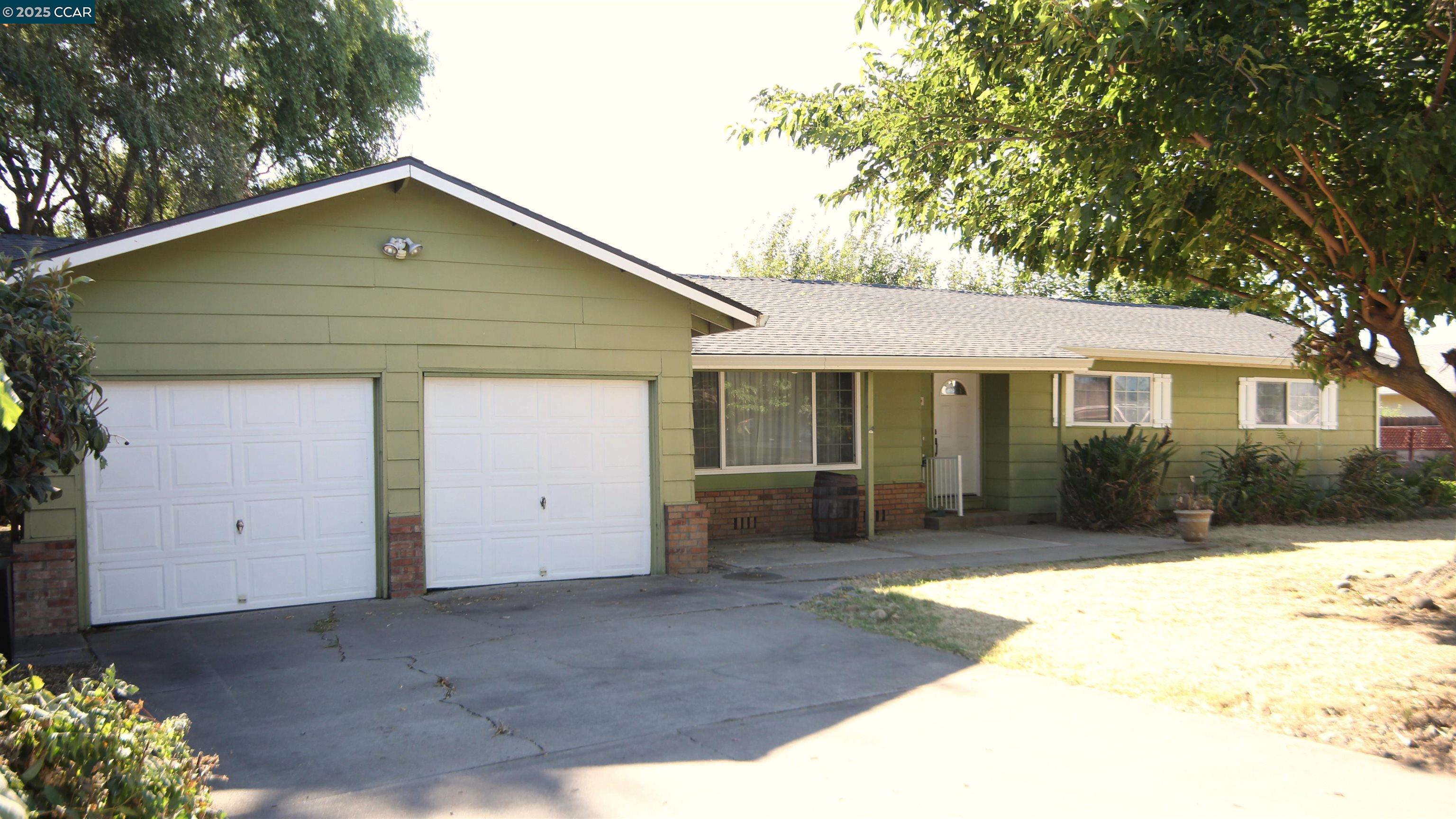 Detail Gallery Image 2 of 23 For 10 School St, Isleton,  CA 95641 - 3 Beds | 2 Baths
