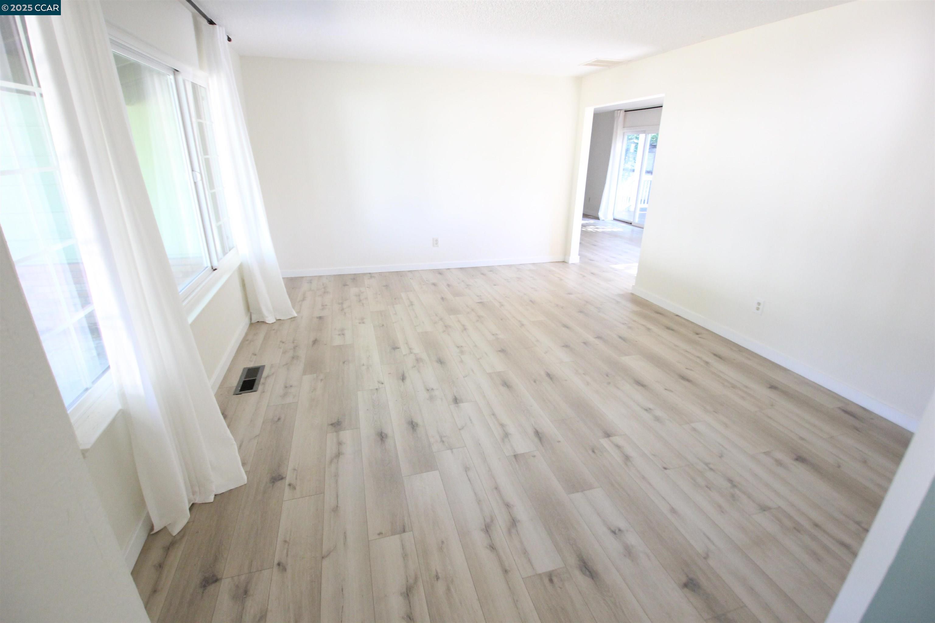 Detail Gallery Image 4 of 23 For 10 School St, Isleton,  CA 95641 - 3 Beds | 2 Baths