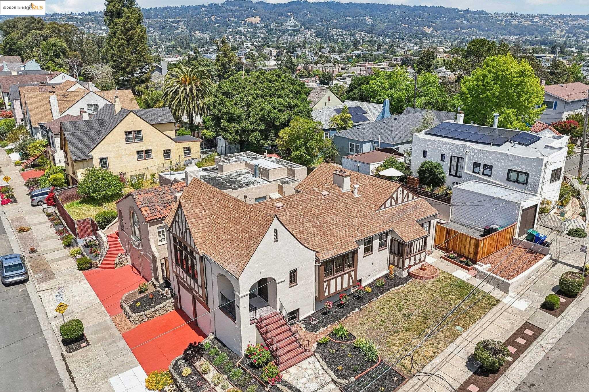 Detail Gallery Image 48 of 59 For 2900 Sheffield Ave, Oakland,  CA 94602 - 3 Beds | 1 Baths