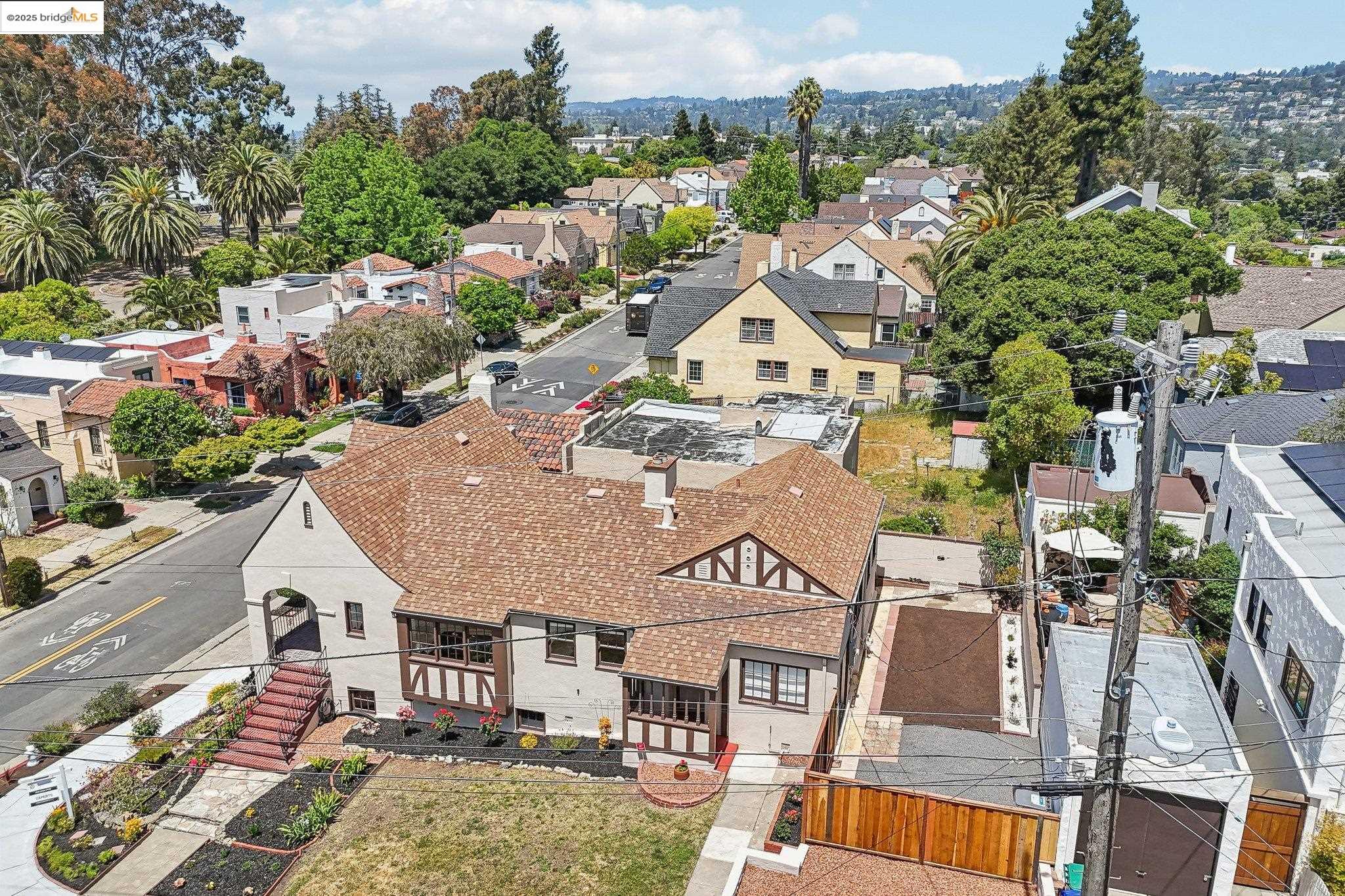 Detail Gallery Image 51 of 59 For 2900 Sheffield Ave, Oakland,  CA 94602 - 3 Beds | 1 Baths