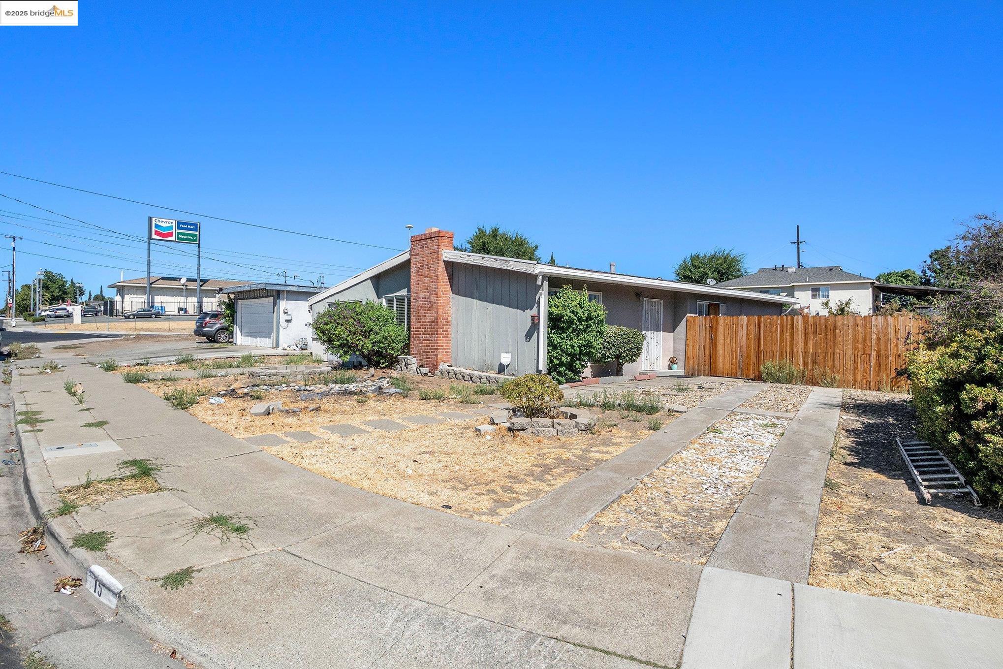 Detail Gallery Image 2 of 35 For 15 Bryan Ave, Antioch,  CA 94509 - 3 Beds | 1 Baths