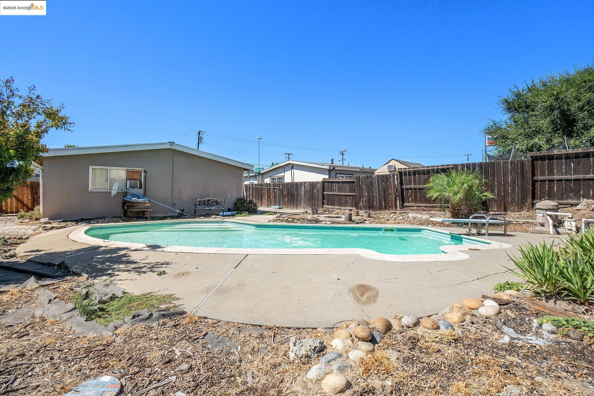 Detail Gallery Image 23 of 35 For 15 Bryan Ave, Antioch,  CA 94509 - 3 Beds | 1 Baths