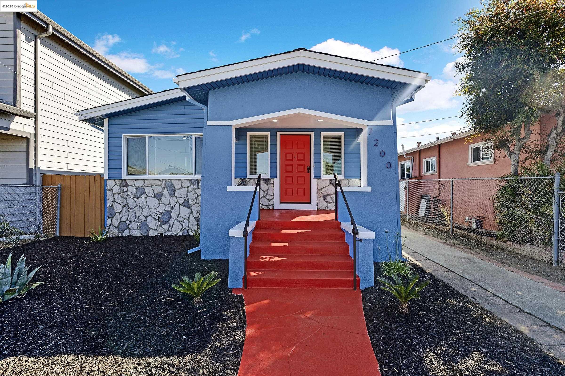 Detail Gallery Image 1 of 36 For 7200 Favor St, Oakland,  CA 94621 - 3 Beds | 2 Baths