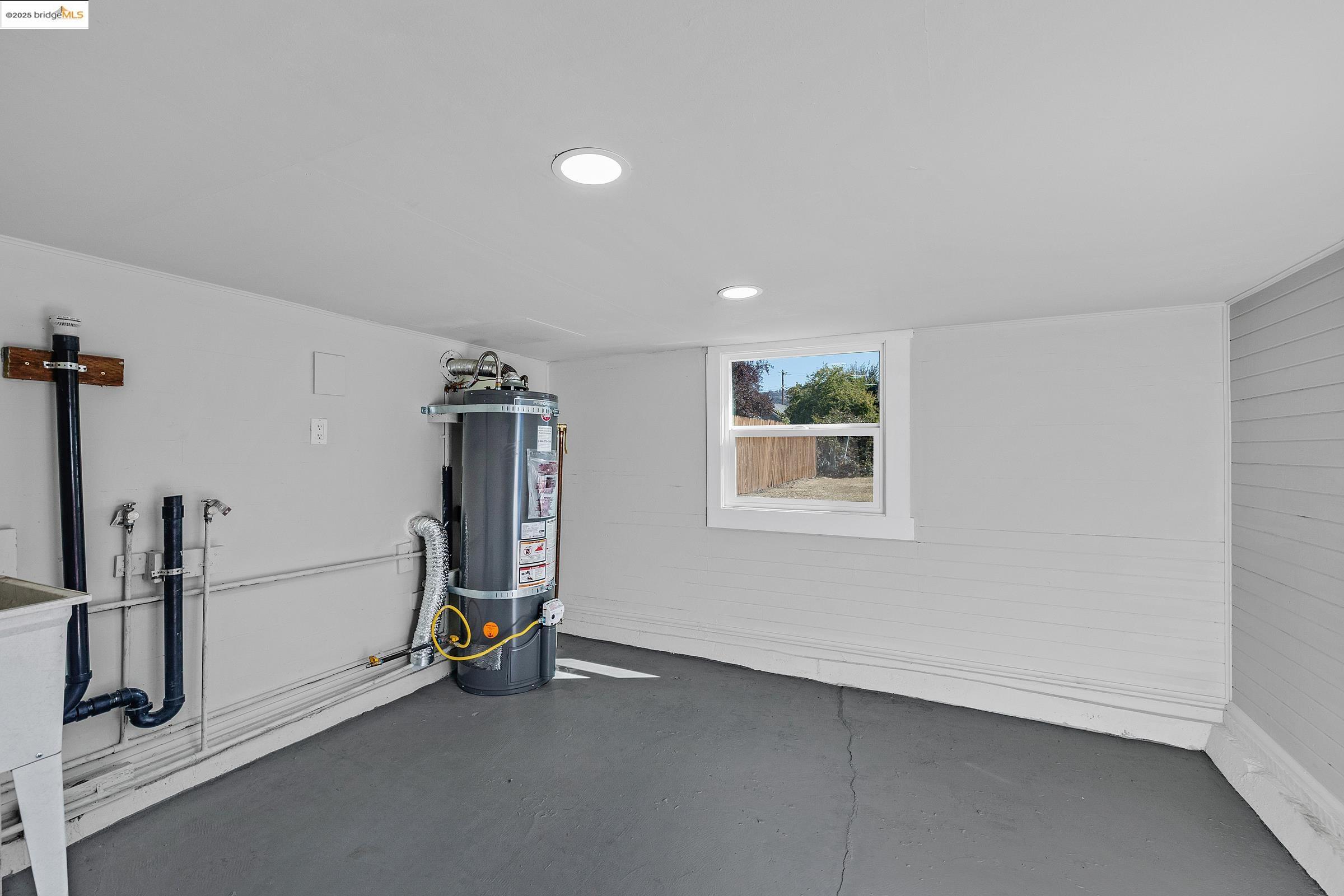 Detail Gallery Image 11 of 36 For 7200 Favor St, Oakland,  CA 94621 - 3 Beds | 2 Baths