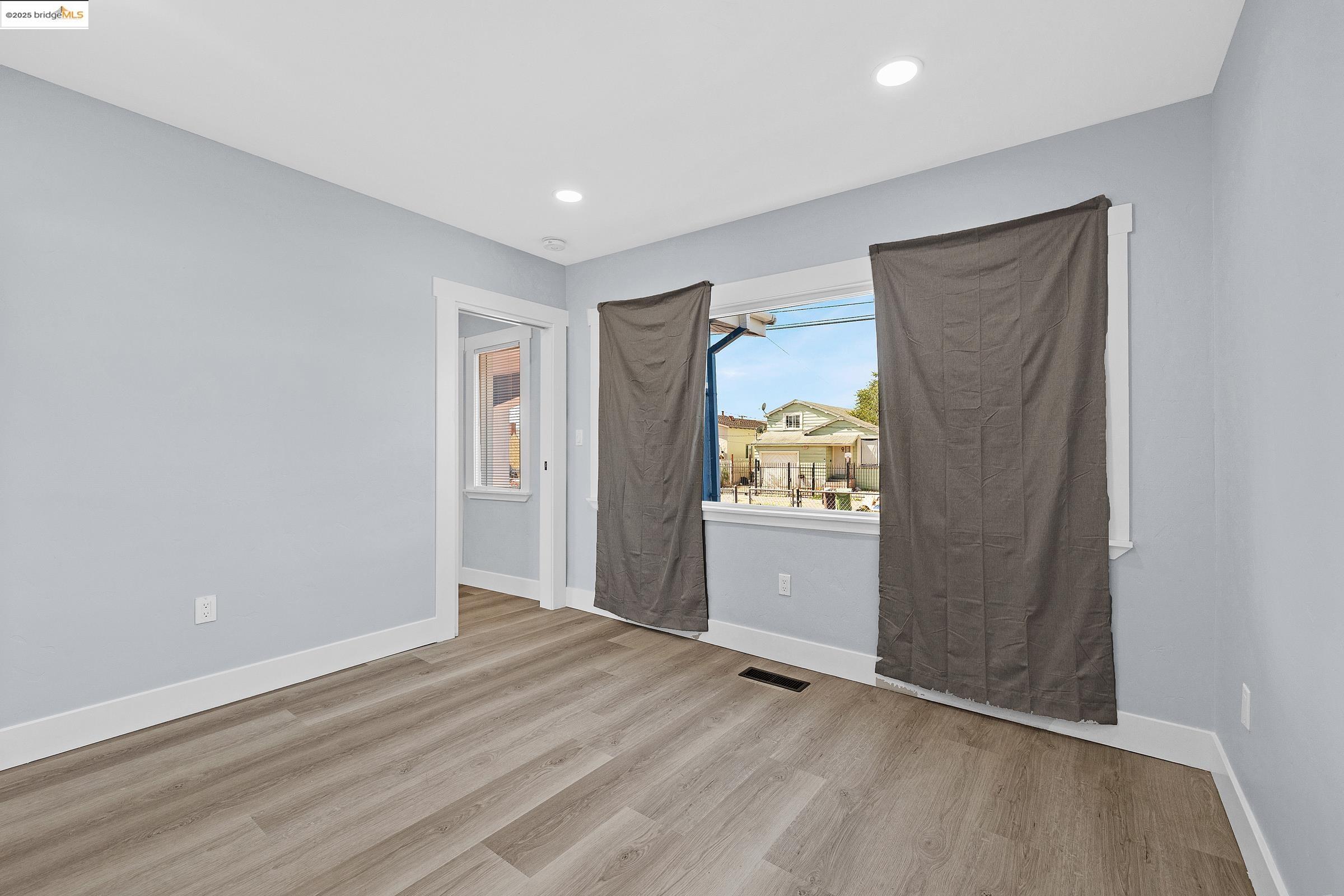 Detail Gallery Image 30 of 36 For 7200 Favor St, Oakland,  CA 94621 - 3 Beds | 2 Baths