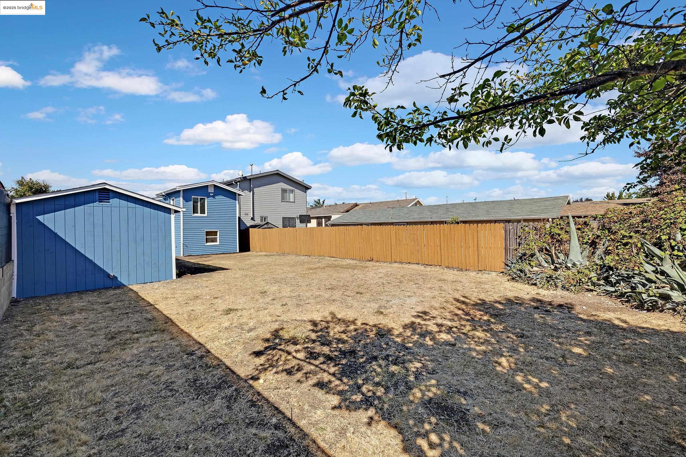 Detail Gallery Image 4 of 36 For 7200 Favor St, Oakland,  CA 94621 - 3 Beds | 2 Baths