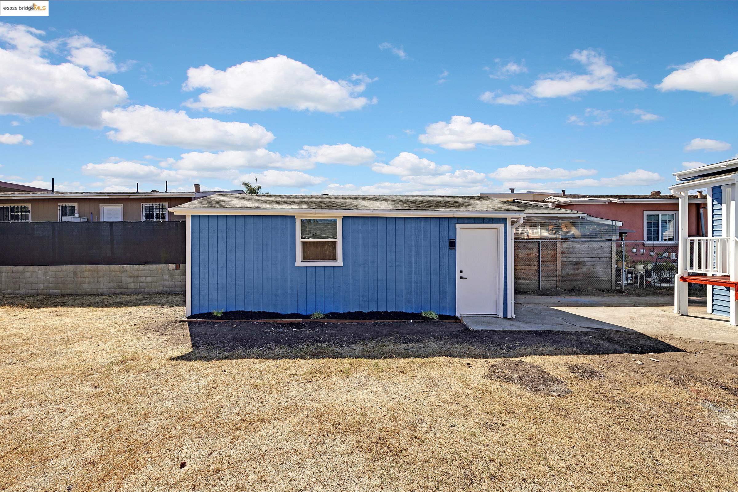 Detail Gallery Image 5 of 36 For 7200 Favor St, Oakland,  CA 94621 - 3 Beds | 2 Baths