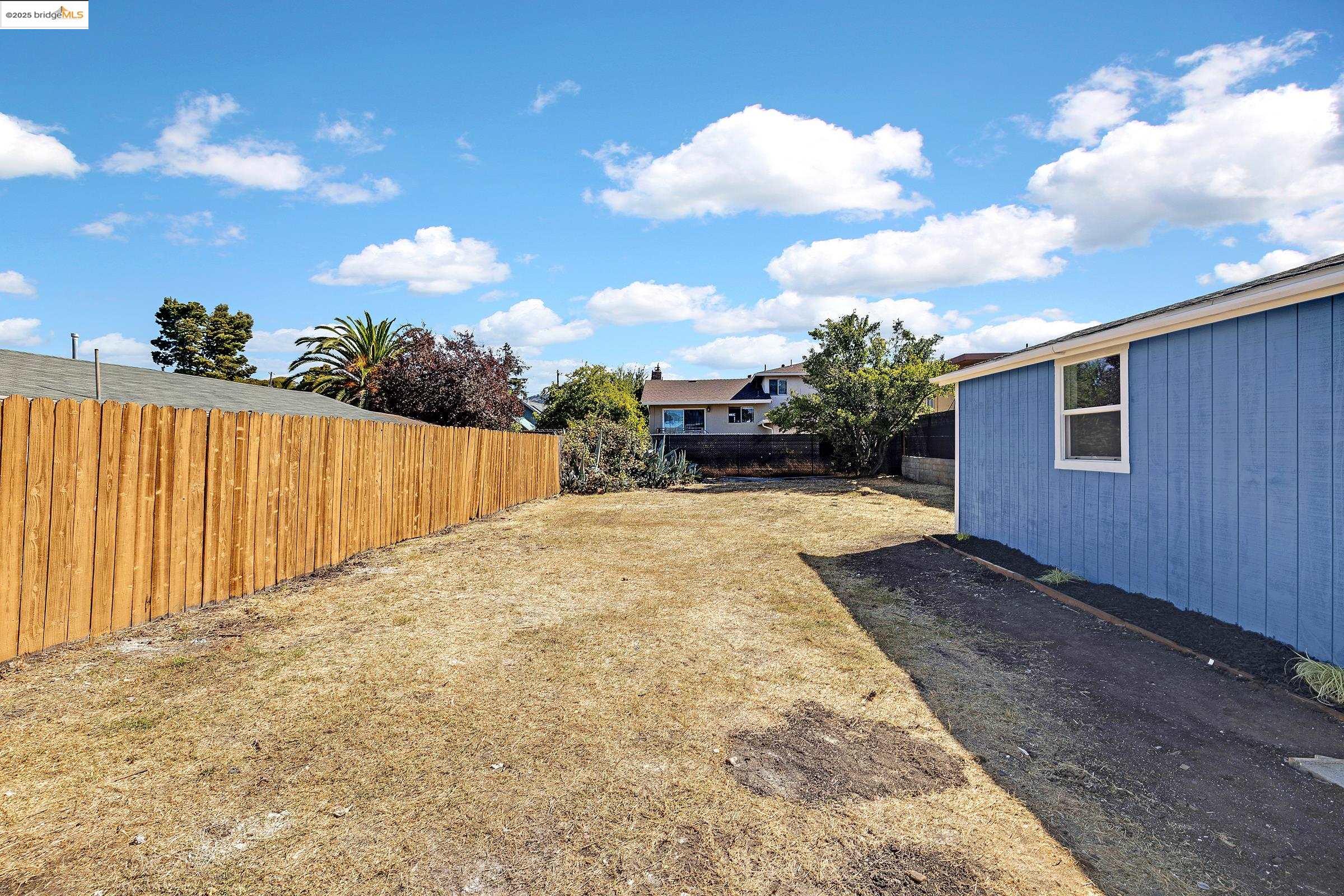 Detail Gallery Image 6 of 36 For 7200 Favor St, Oakland,  CA 94621 - 3 Beds | 2 Baths