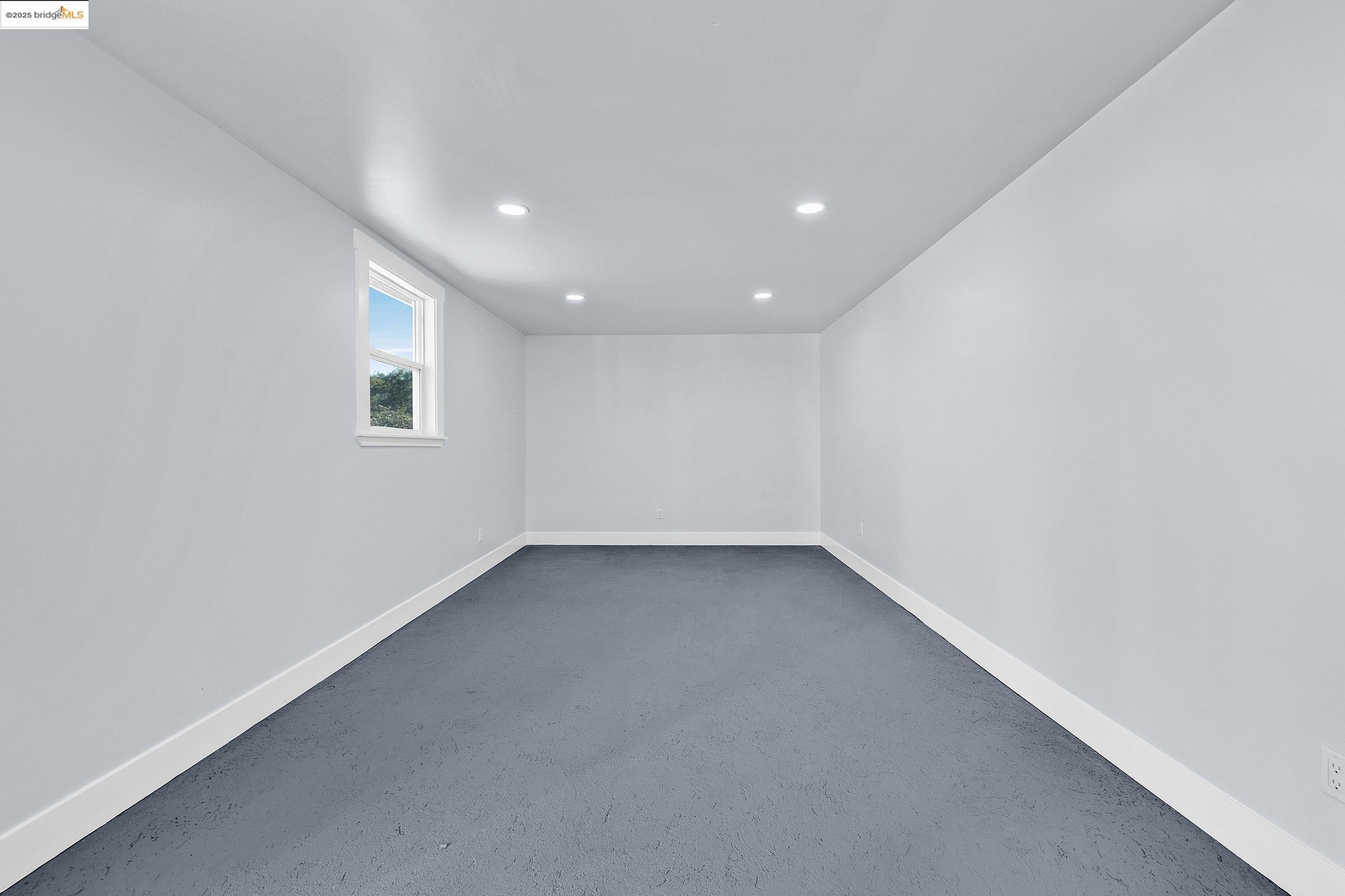 Detail Gallery Image 8 of 36 For 7200 Favor St, Oakland,  CA 94621 - 3 Beds | 2 Baths
