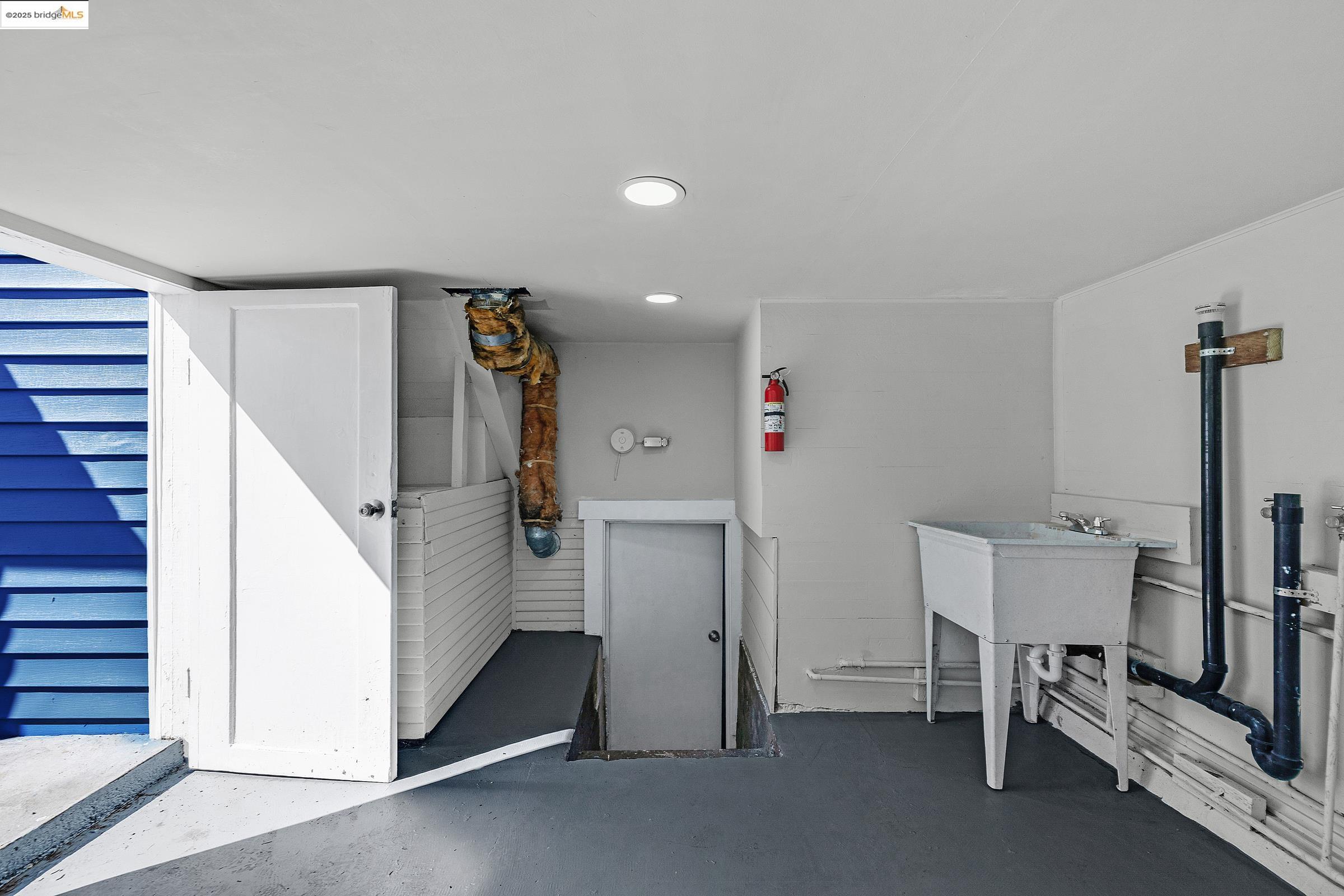 Detail Gallery Image 10 of 36 For 7200 Favor St, Oakland,  CA 94621 - 3 Beds | 2 Baths