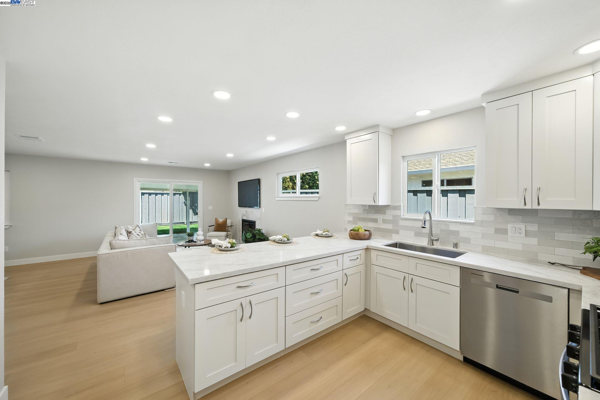 Detail Gallery Image 13 of 34 For 5525 Roosevelt Pl, Fremont,  CA 94538 - 3 Beds | 2 Baths