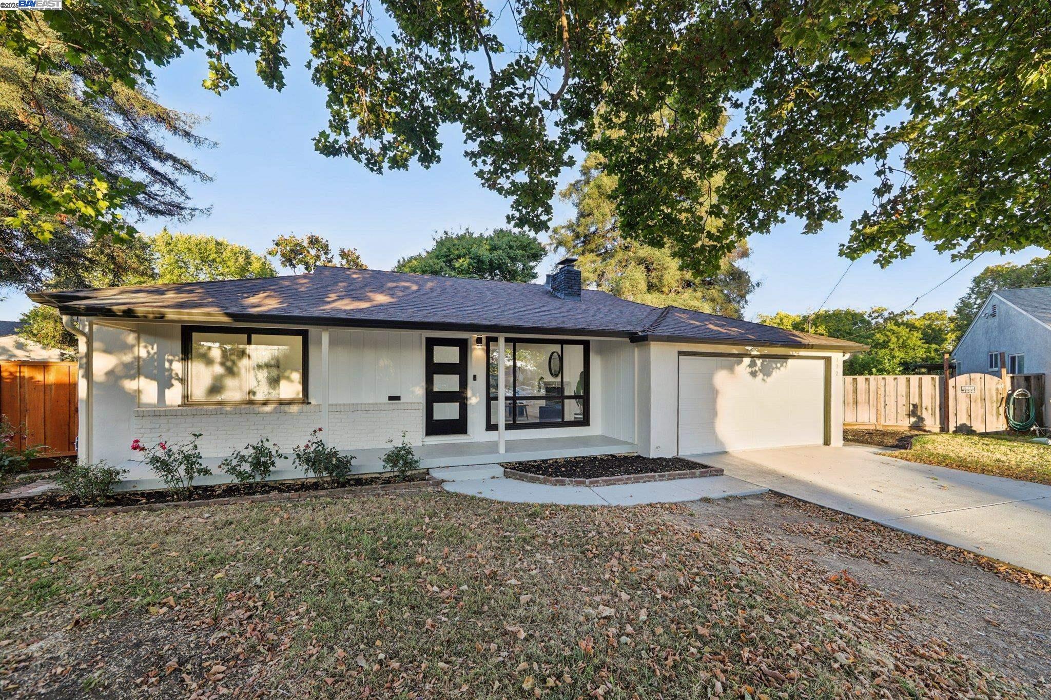 Detail Gallery Image 2 of 37 For 172 via San Marino, San Lorenzo,  CA 94580 - 4 Beds | 2 Baths