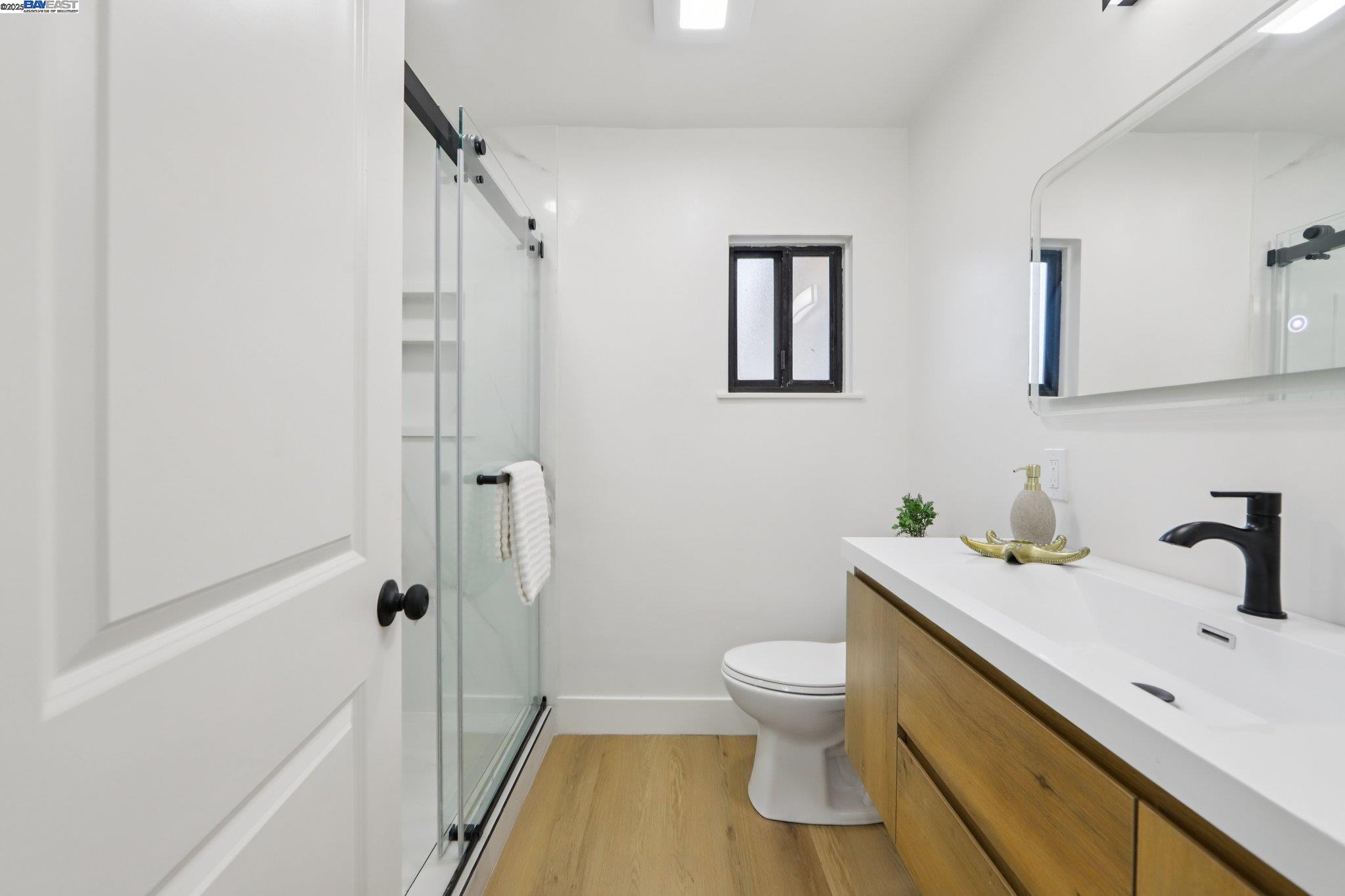 Detail Gallery Image 19 of 37 For 172 via San Marino, San Lorenzo,  CA 94580 - 4 Beds | 2 Baths