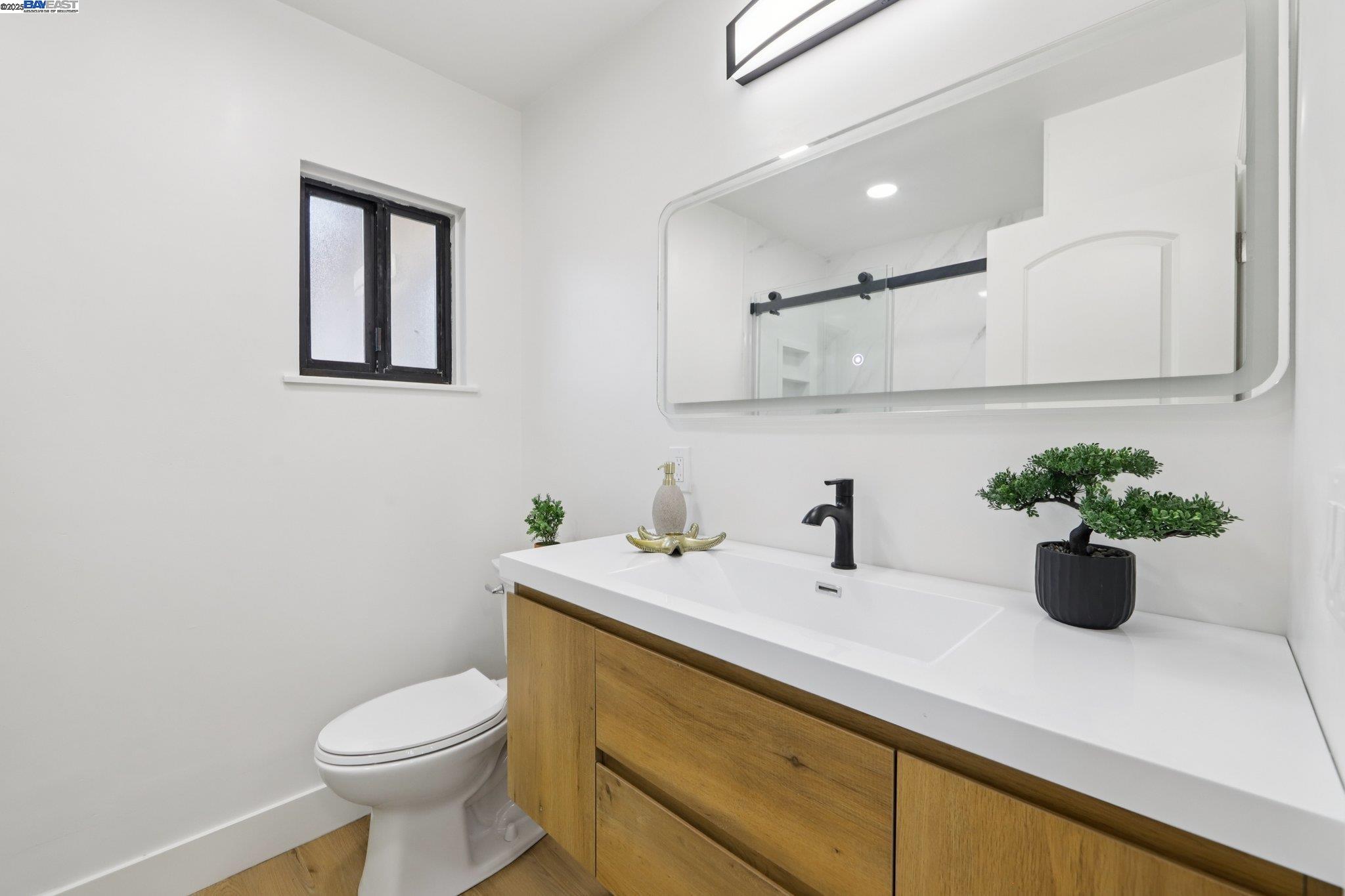 Detail Gallery Image 20 of 37 For 172 via San Marino, San Lorenzo,  CA 94580 - 4 Beds | 2 Baths