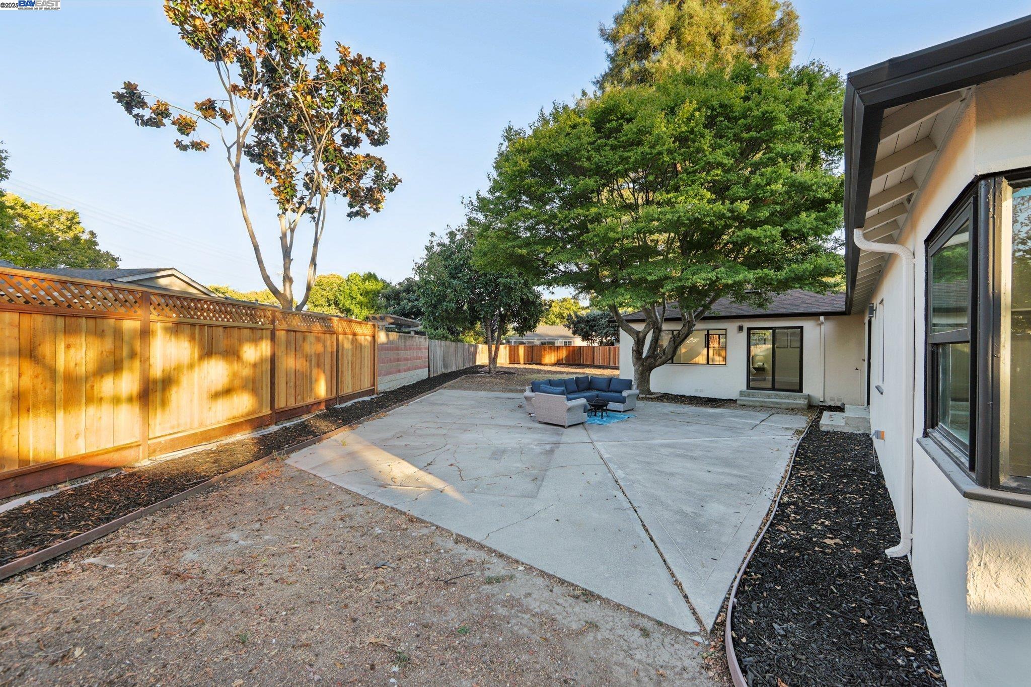 Detail Gallery Image 26 of 37 For 172 via San Marino, San Lorenzo,  CA 94580 - 4 Beds | 2 Baths
