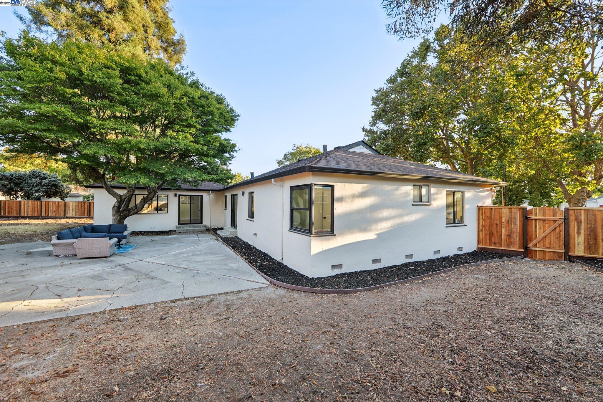 Detail Gallery Image 27 of 37 For 172 via San Marino, San Lorenzo,  CA 94580 - 4 Beds | 2 Baths